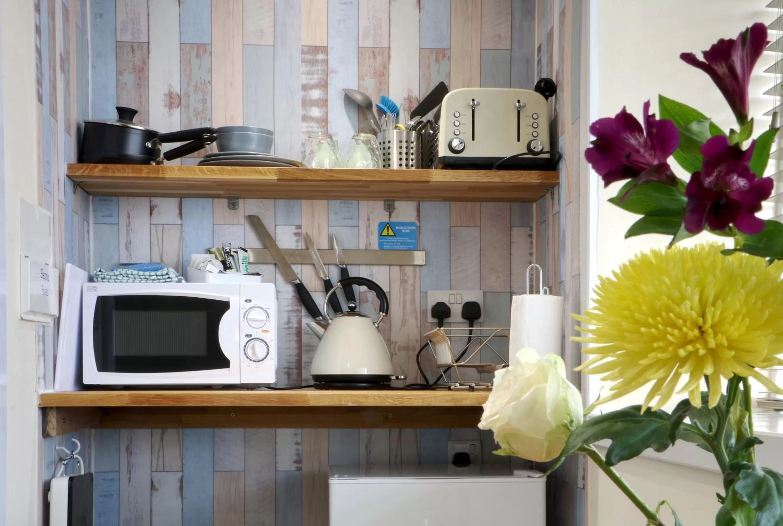 Kitchen/Kitchenette in Silver Street Suites