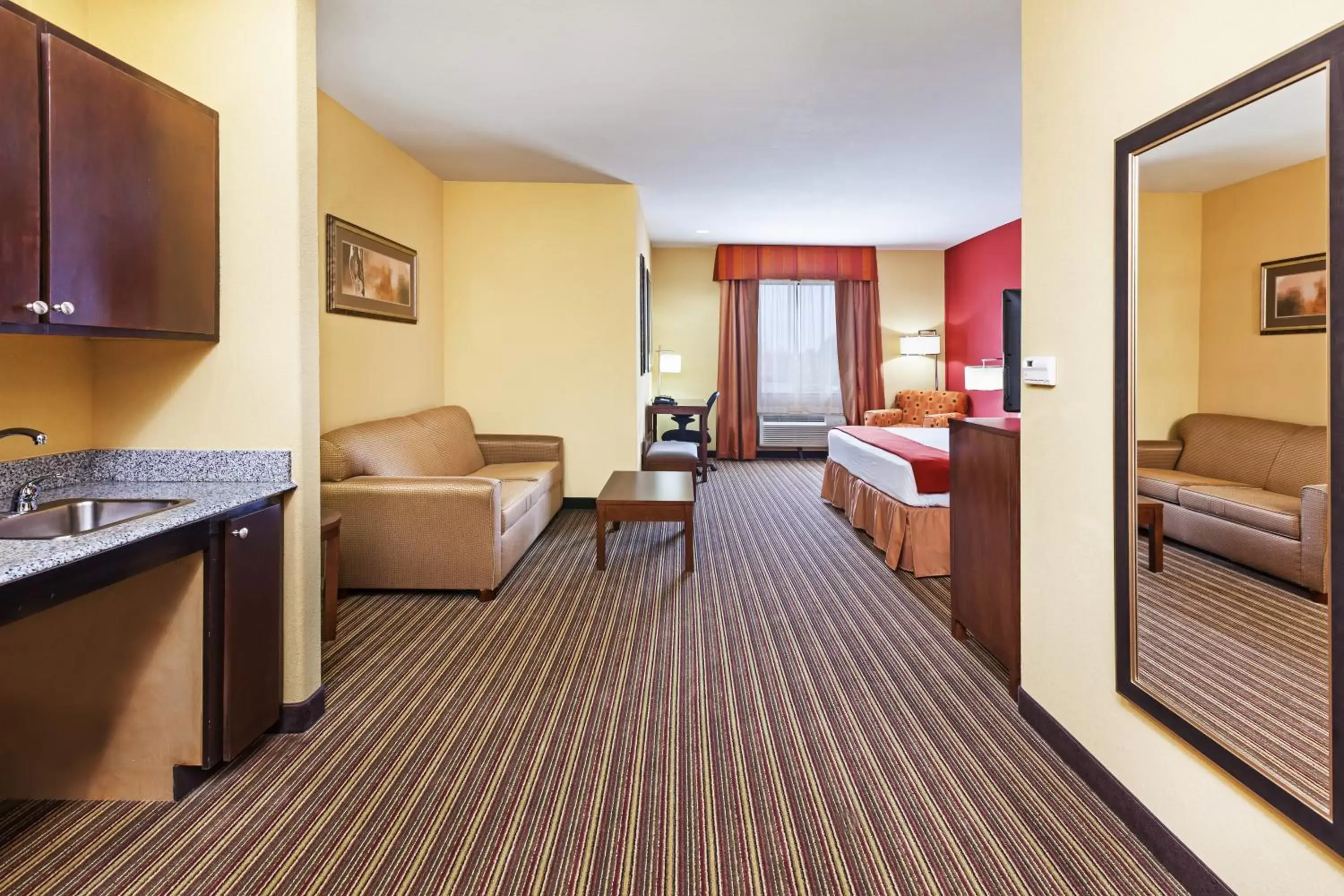 Photo of the whole room in Holiday Inn Express & Suites Cleveland, an IHG Hotel