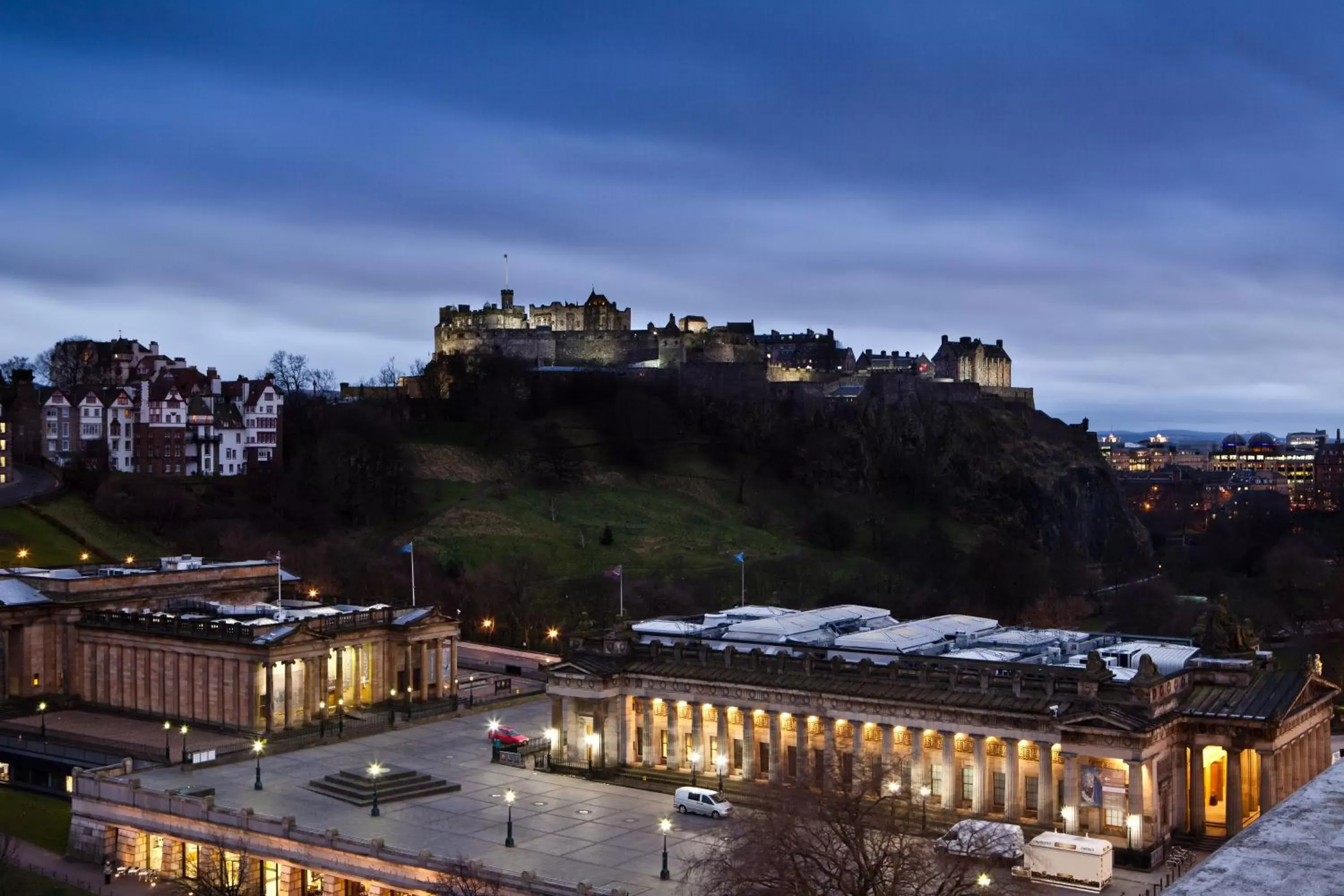 Neighbourhood in Mercure Edinburgh City - Princes Street Hotel