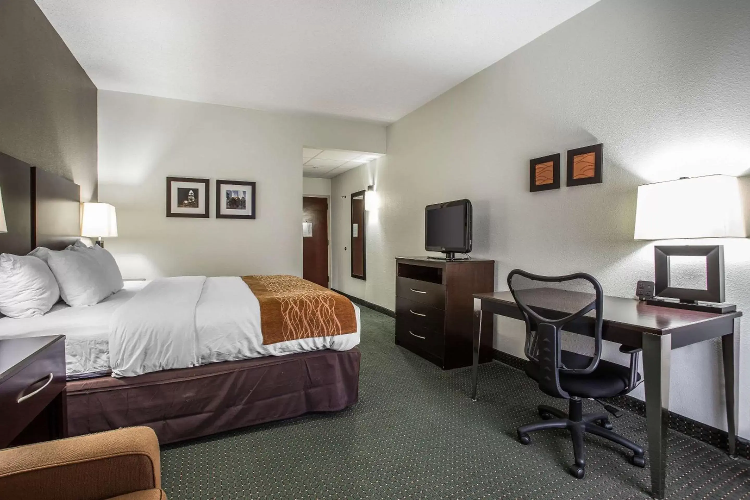 Bedroom in Comfort Inn & Suites Lake Norman