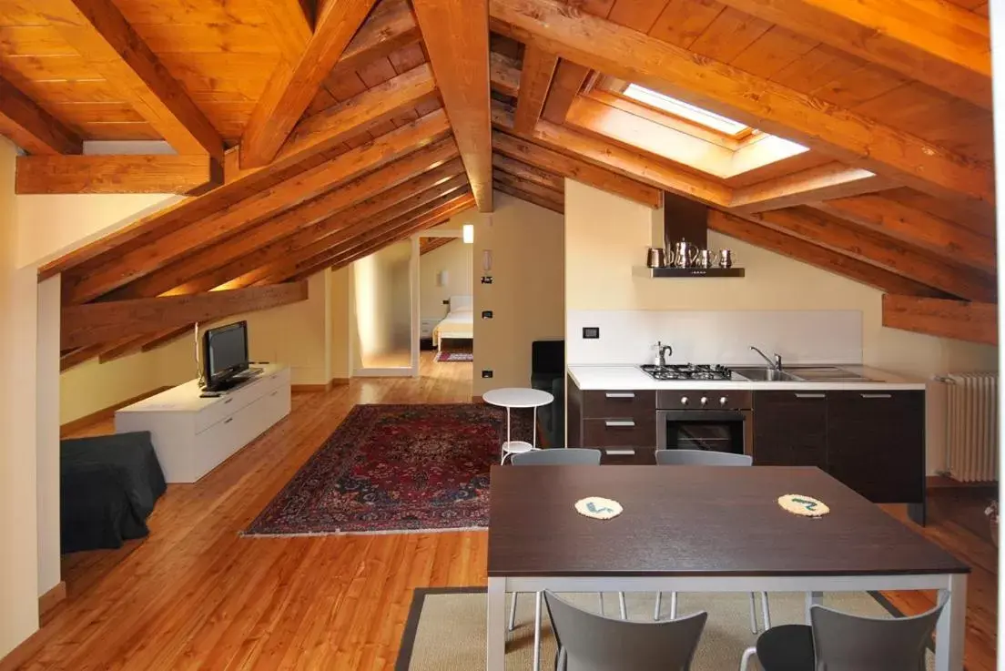 Living room, Kitchen/Kitchenette in Hotel Ristorante La Quartina