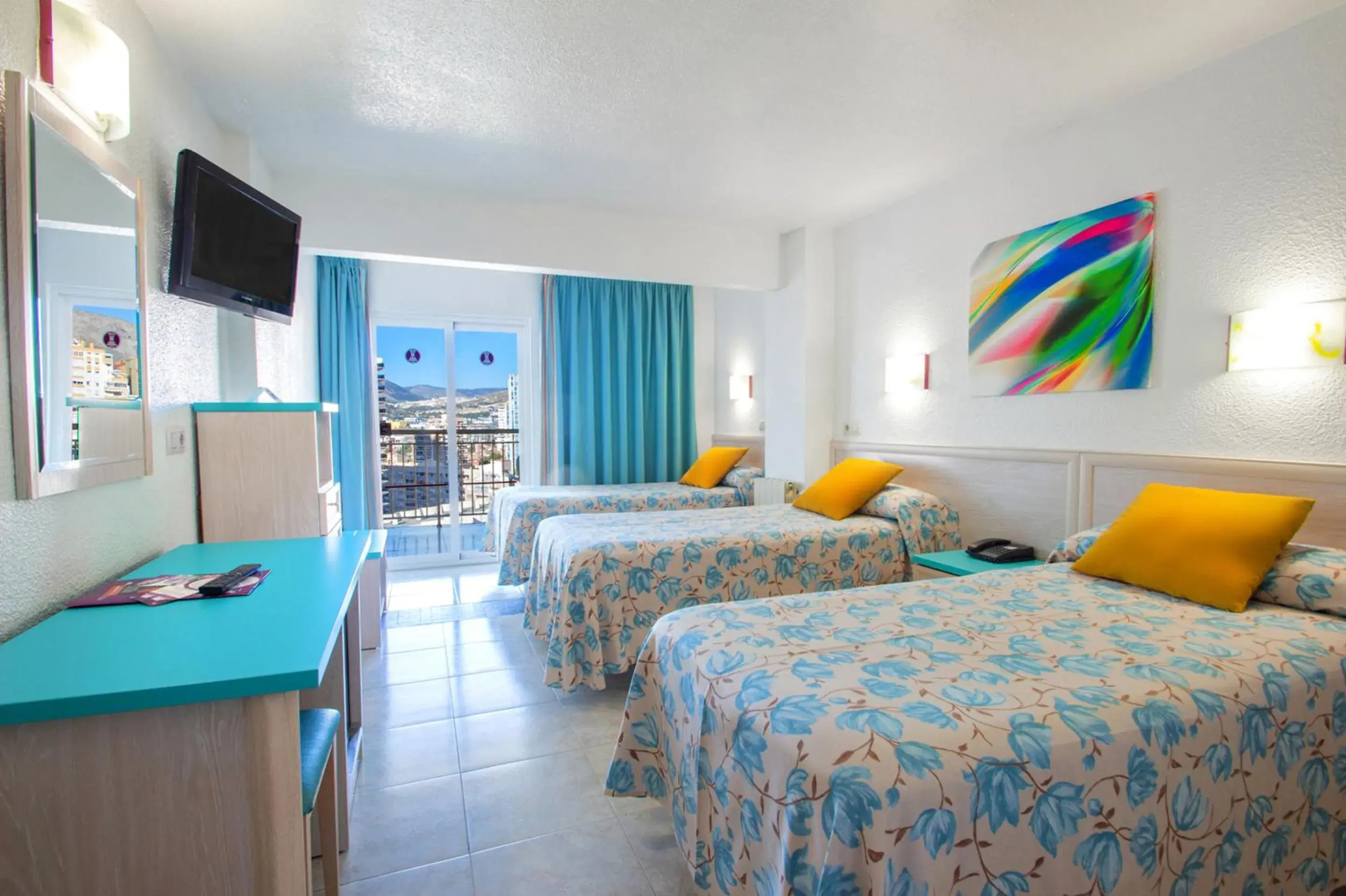 Twin Room with Two Extra Beds (2 Adults + 2 Children) in Hotel Servigroup Torre Dorada