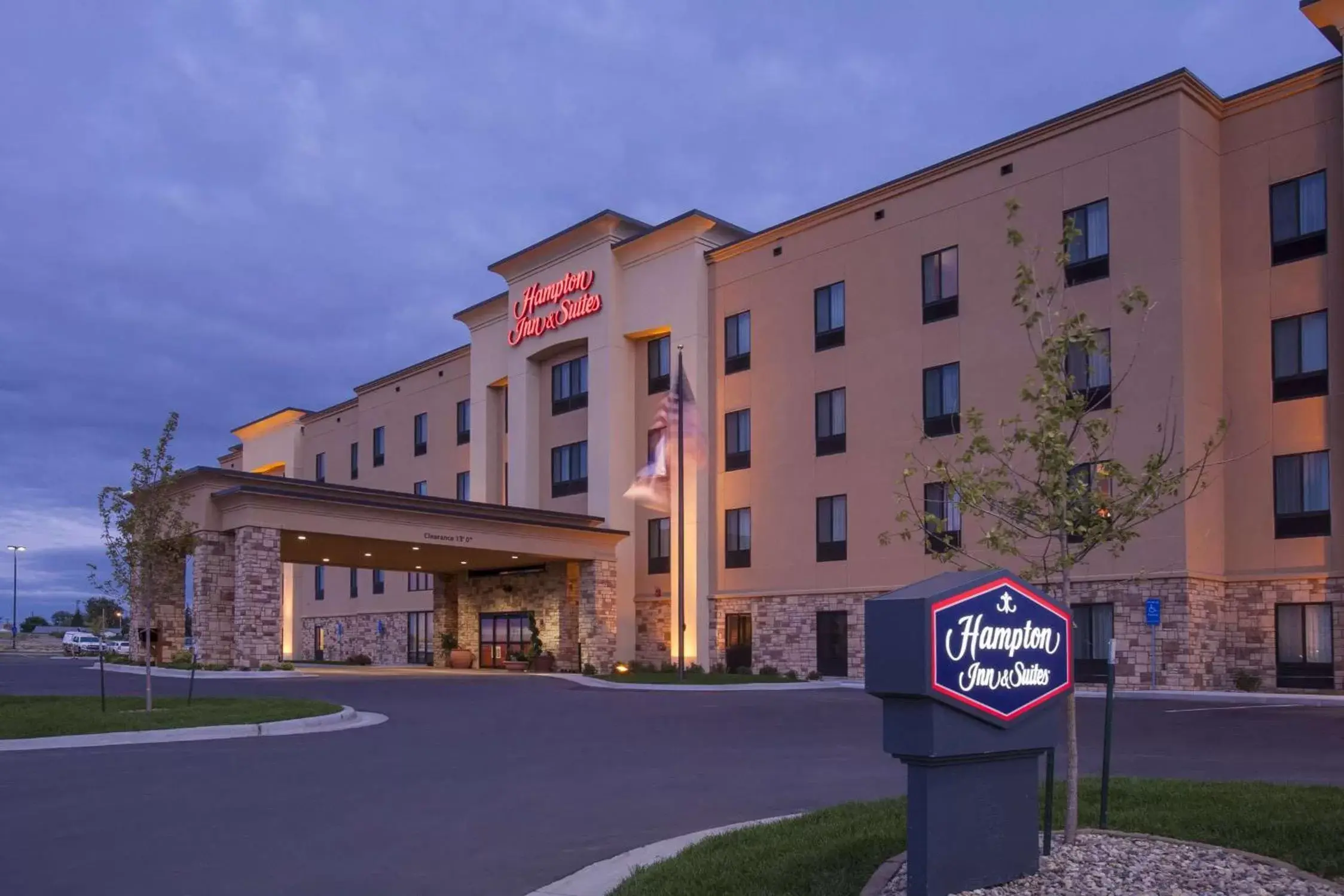 Property Building in Hampton Inn & Suites Williston