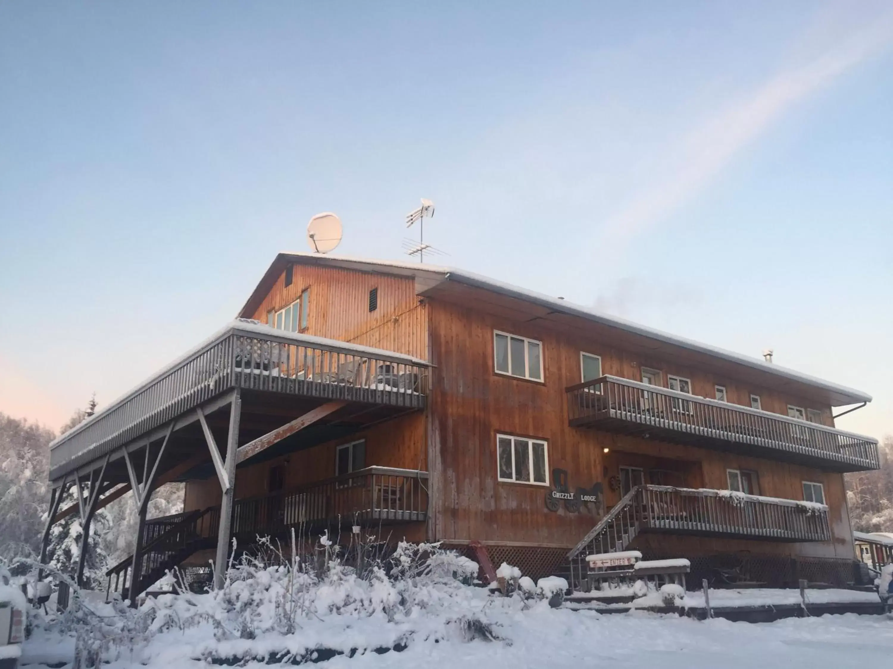 Property building, Winter in Alaska Grizzly Lodge