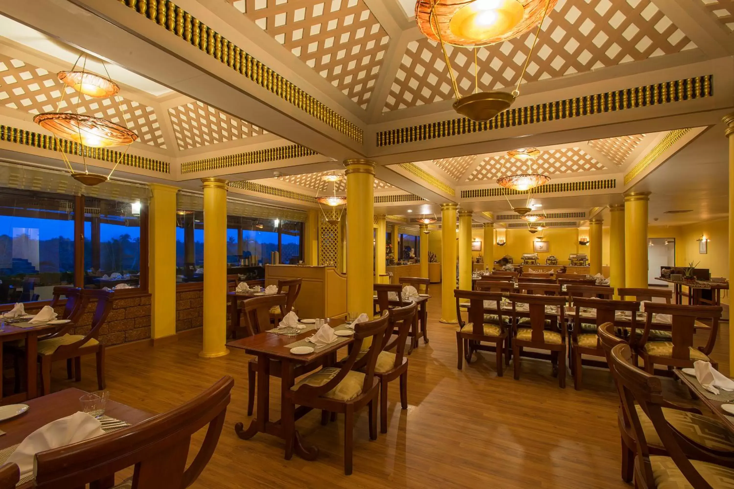 Restaurant/Places to Eat in The Raviz Kadavu, Kozhikode