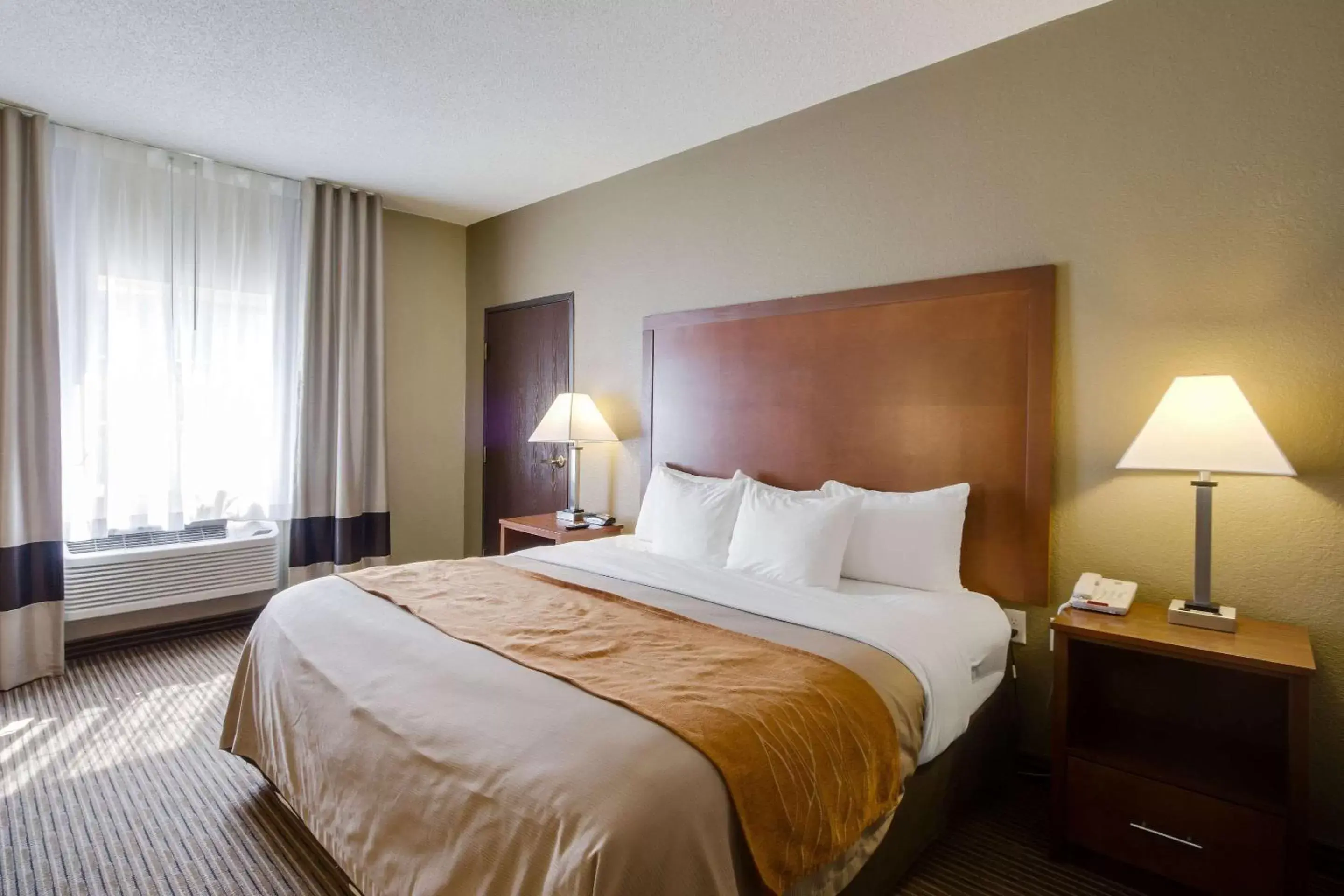 Photo of the whole room, Bed in Comfort Inn & Suites Bellevue - Omaha Offutt AFB