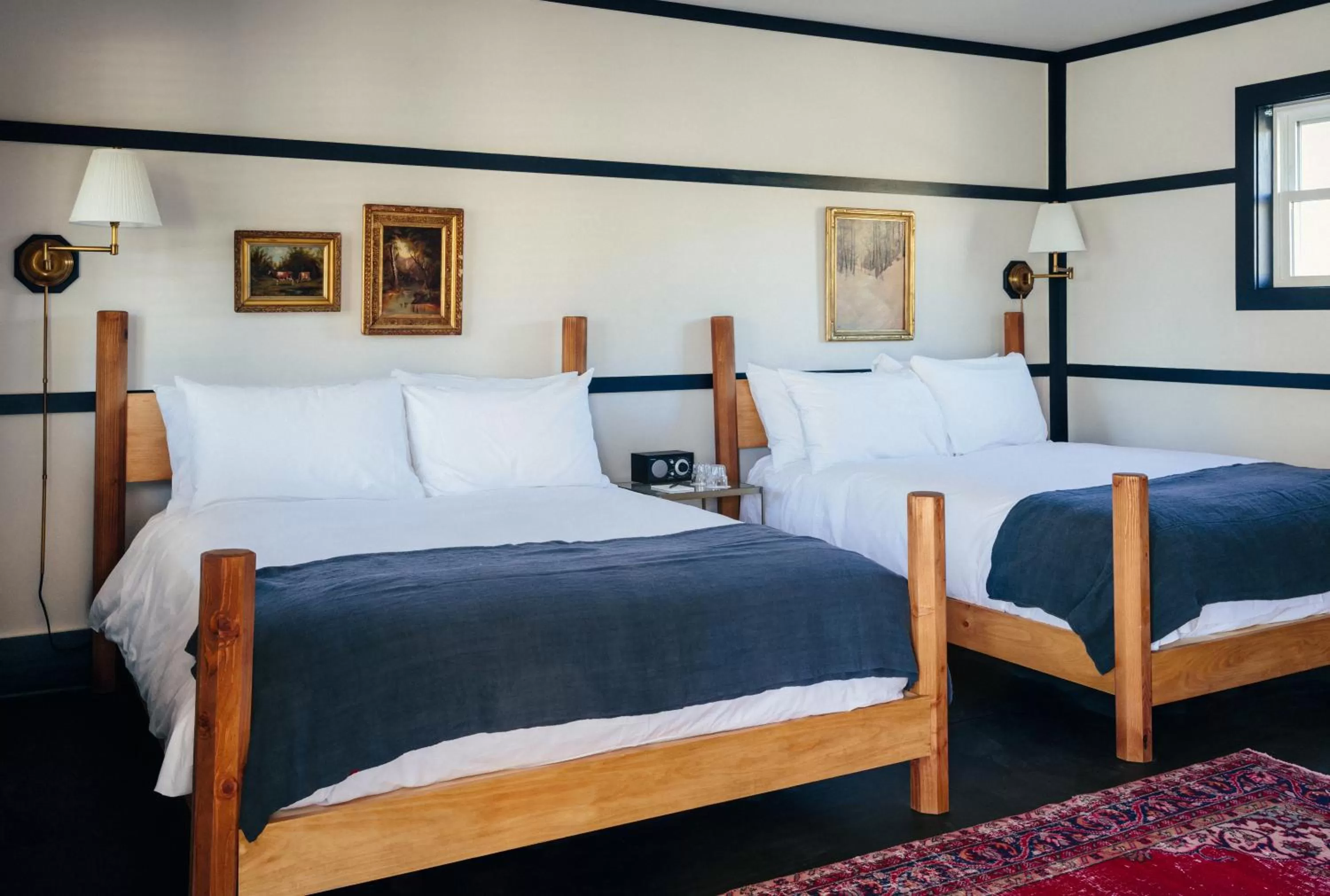 Bed in Brentwood Hotel