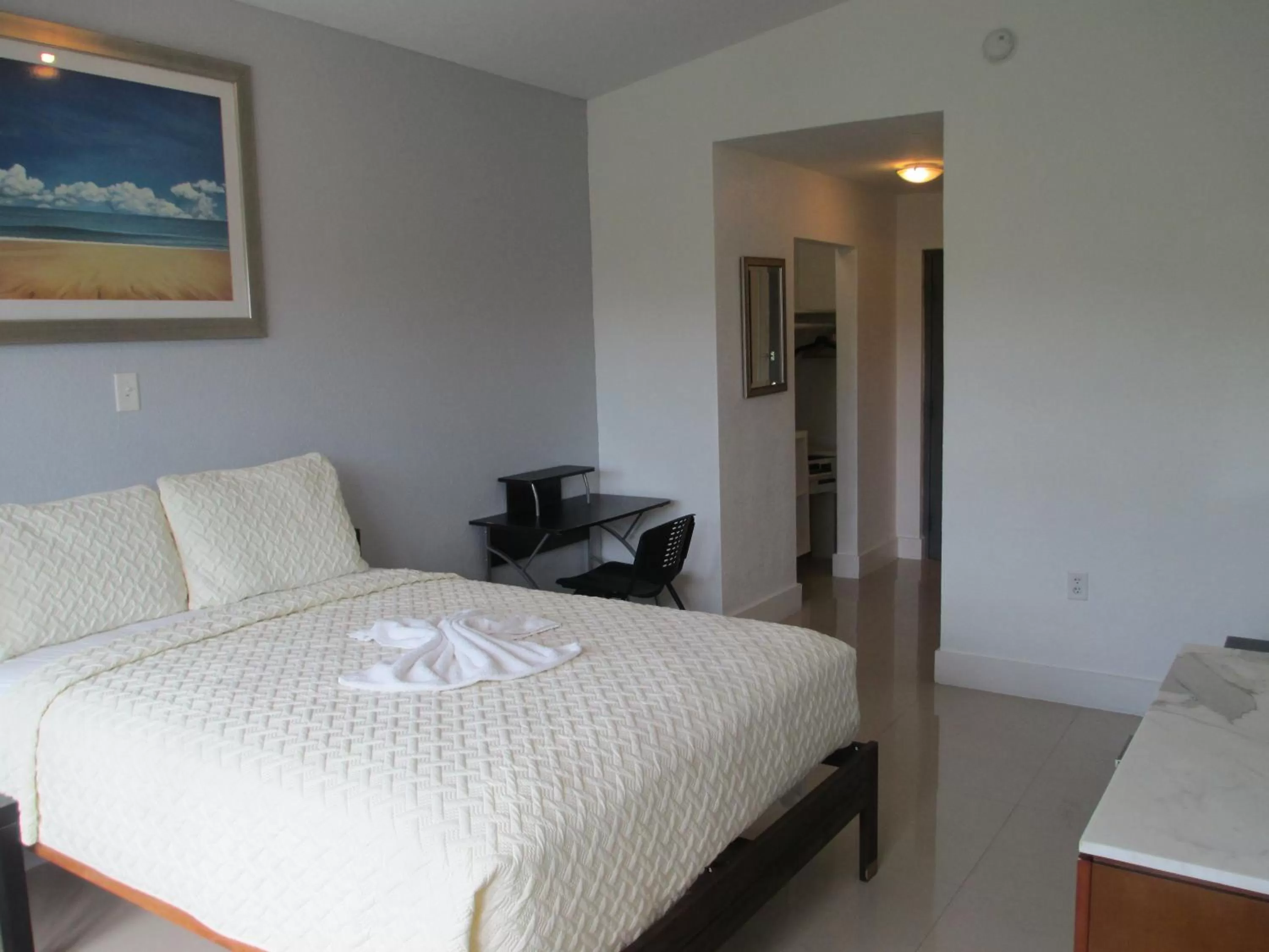 Bedroom, Bed in Shalimar Motel