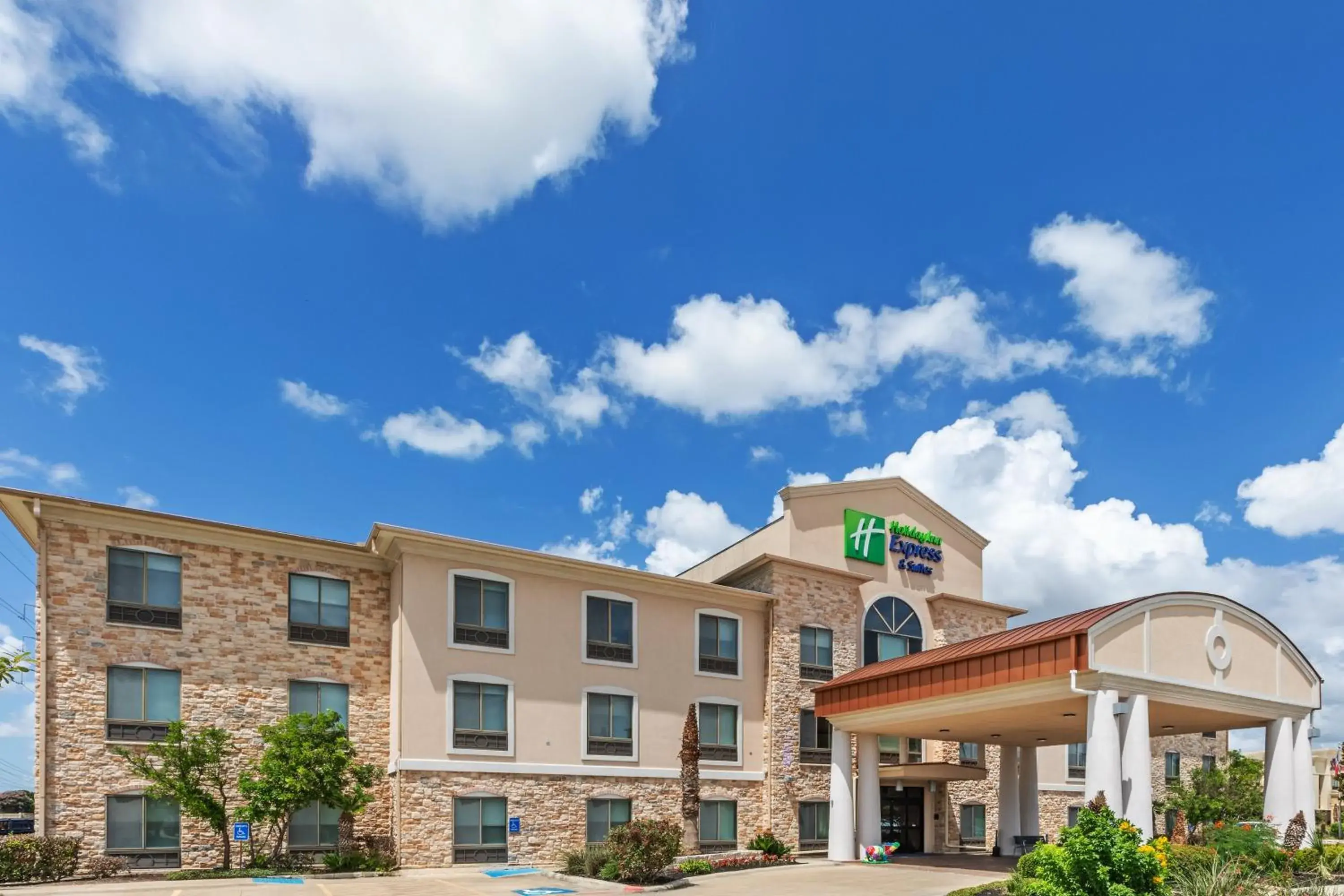 Property building in Holiday Inn Express Hotel & Suites Austin NE-Hutto by IHG Property building in Holiday Inn Express Hotel & Suites Austin NE-Hutto by IHG