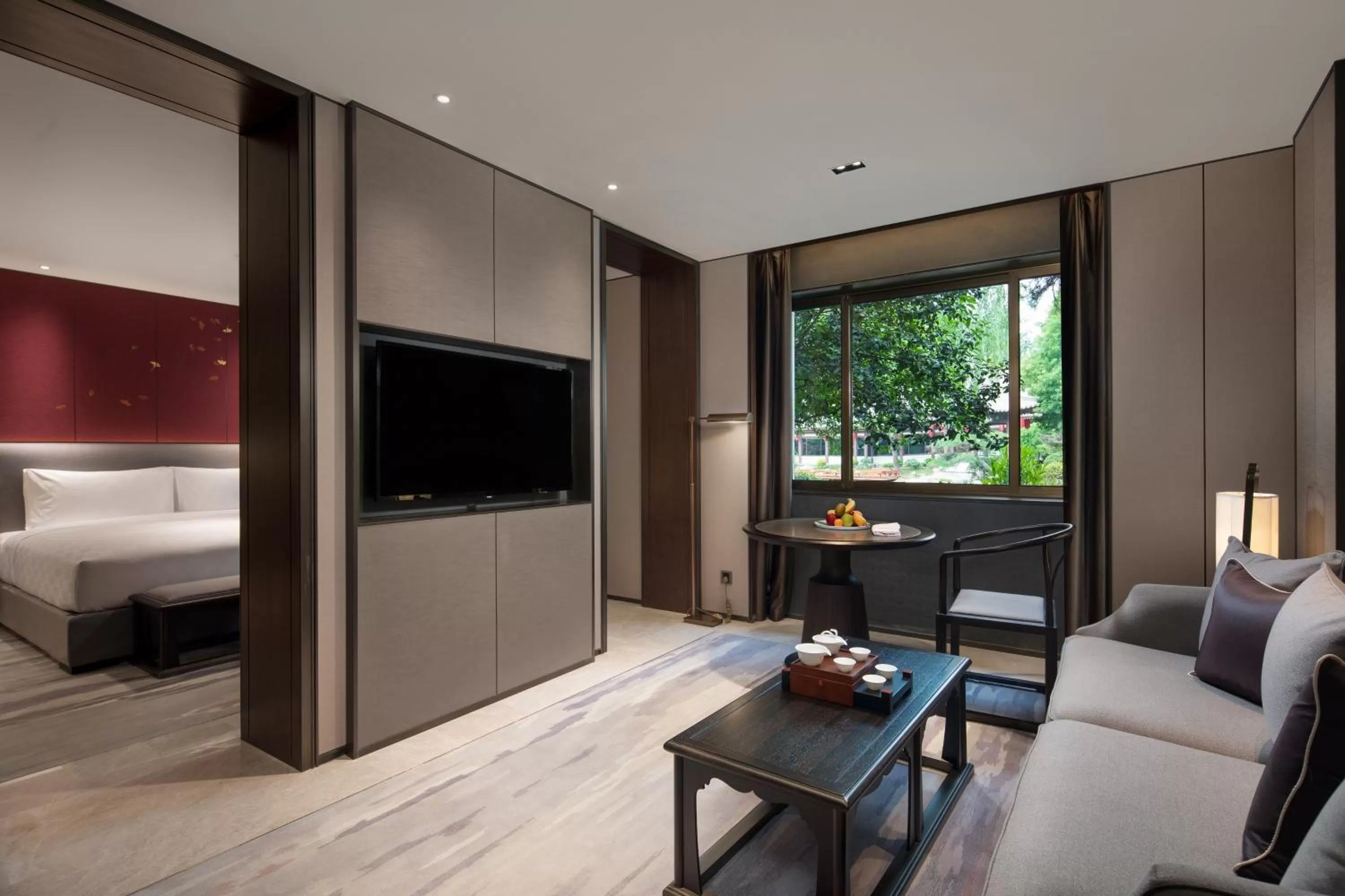 Photo of the whole room, Bed in HUALUXE Xi'an Tanghua by IHG