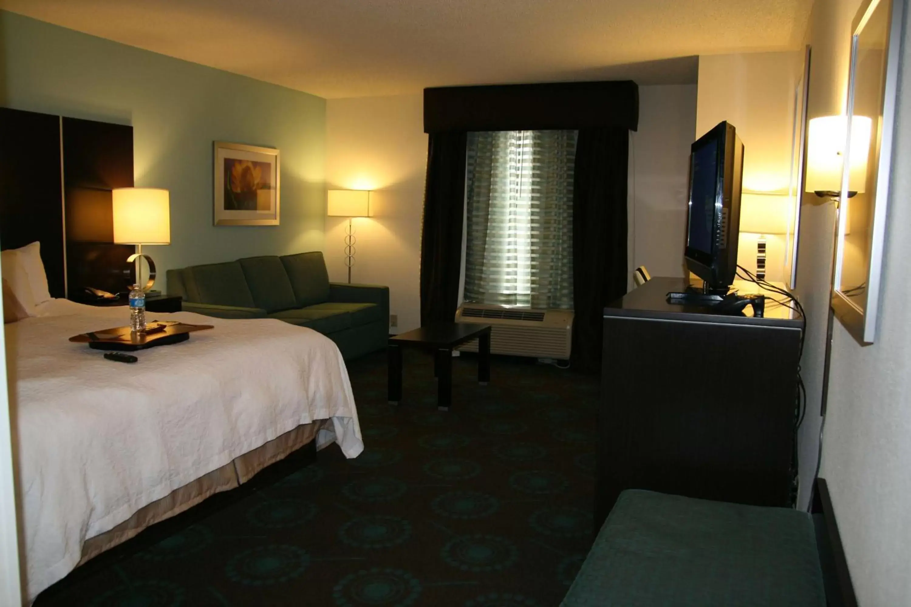 Bed in Hampton Inn By Hilton Shreveport Airport, La