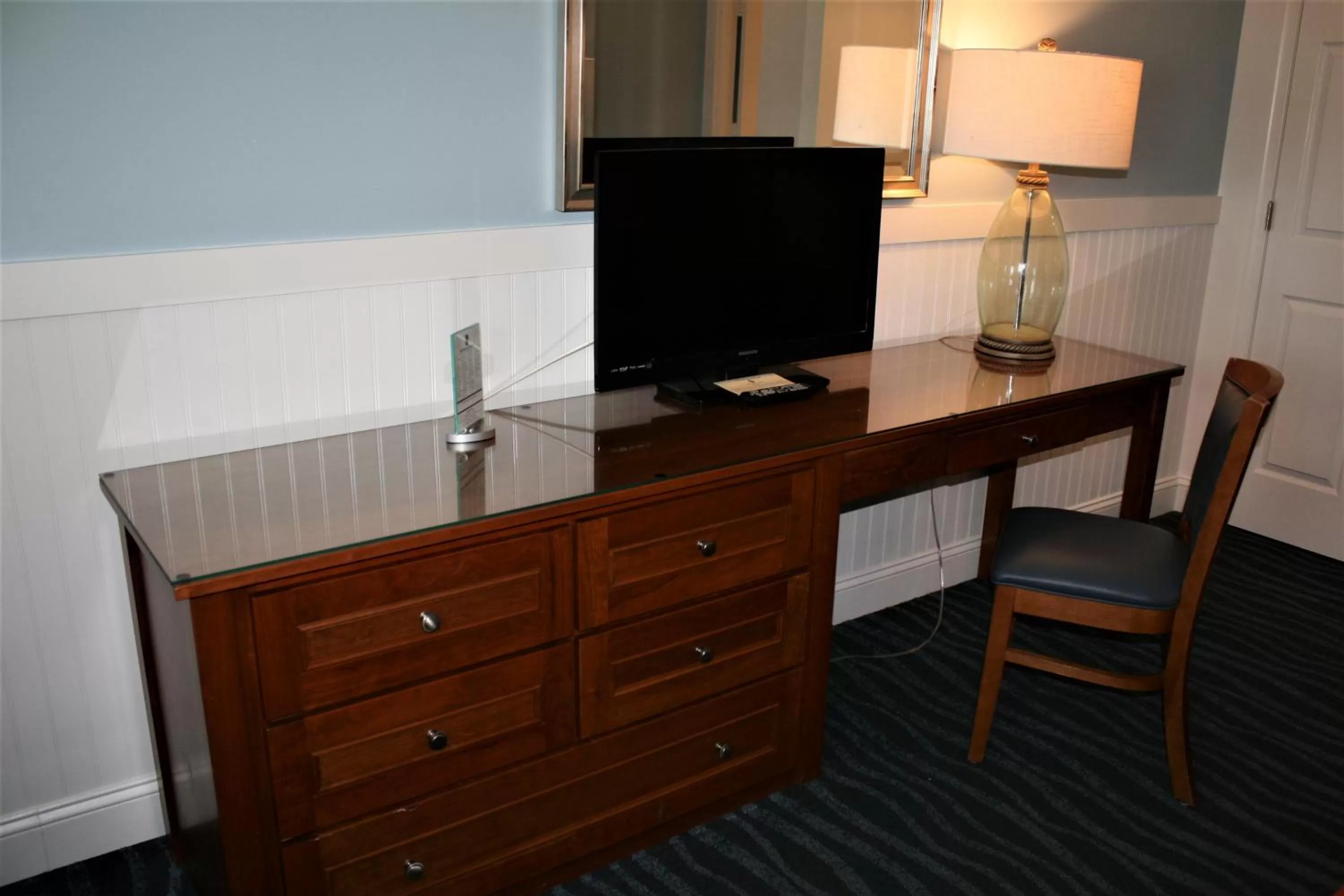 TV and multimedia in Avenue Inn & Spa