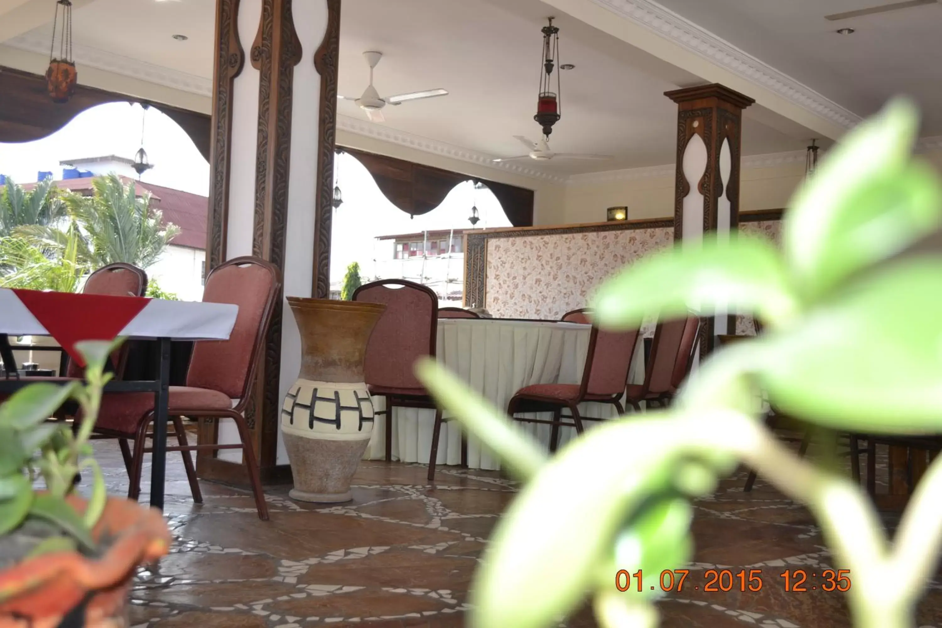 Restaurant/Places to Eat in Al-Minar Hotel