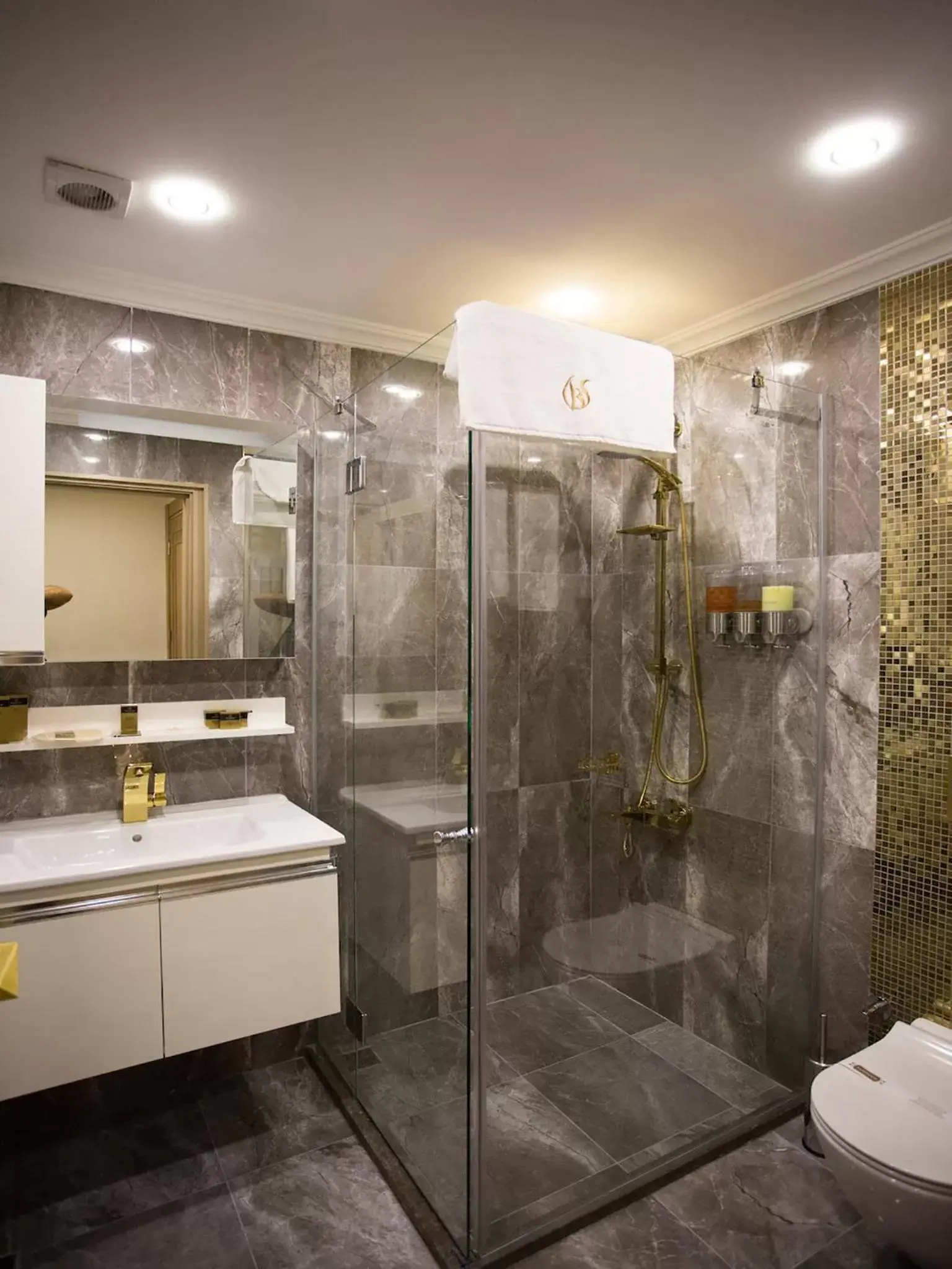 Bathroom in Bonne Sante Hotel