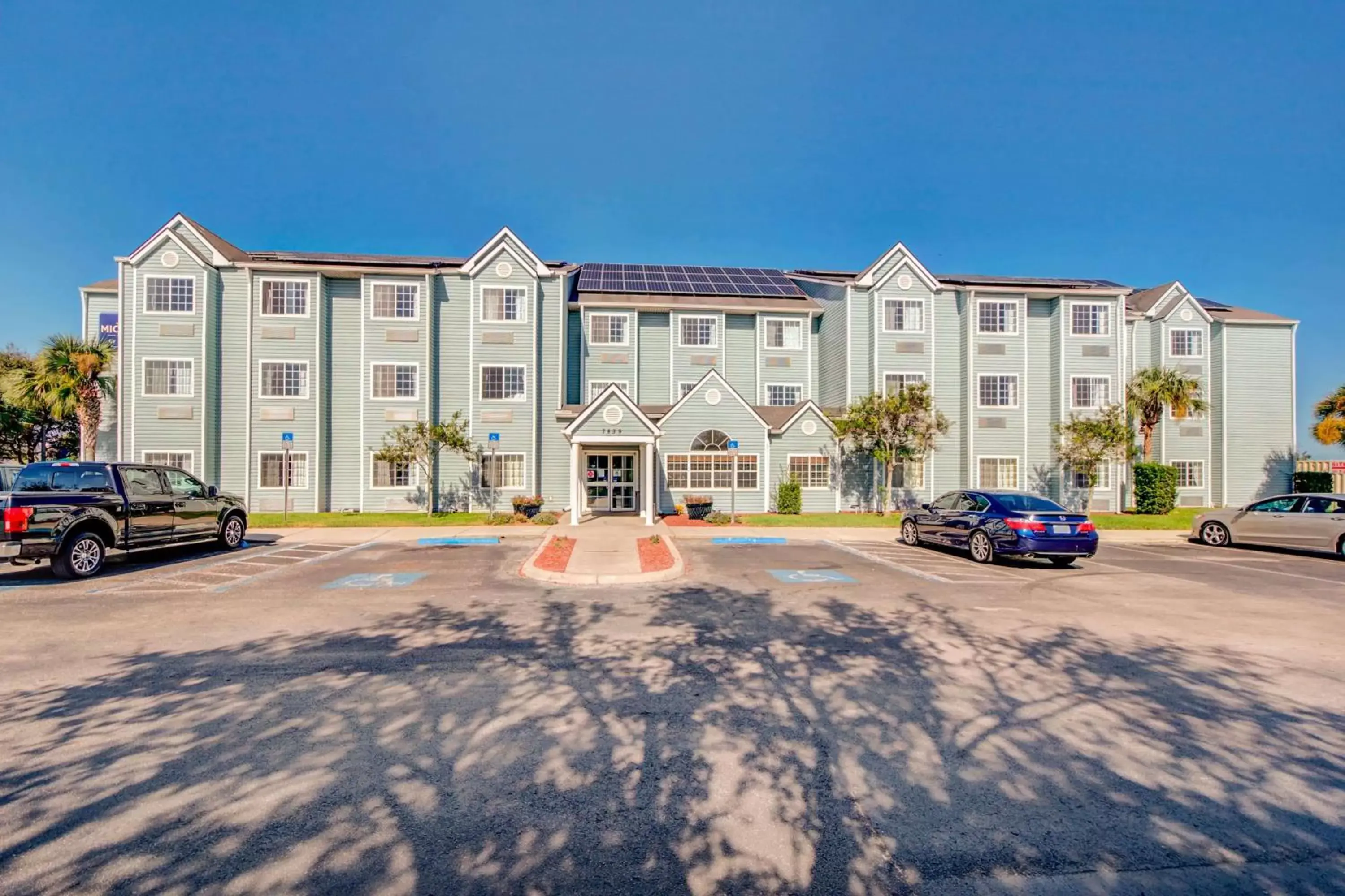 Property Building in Microtel Inn and Suites - Zephyrhills