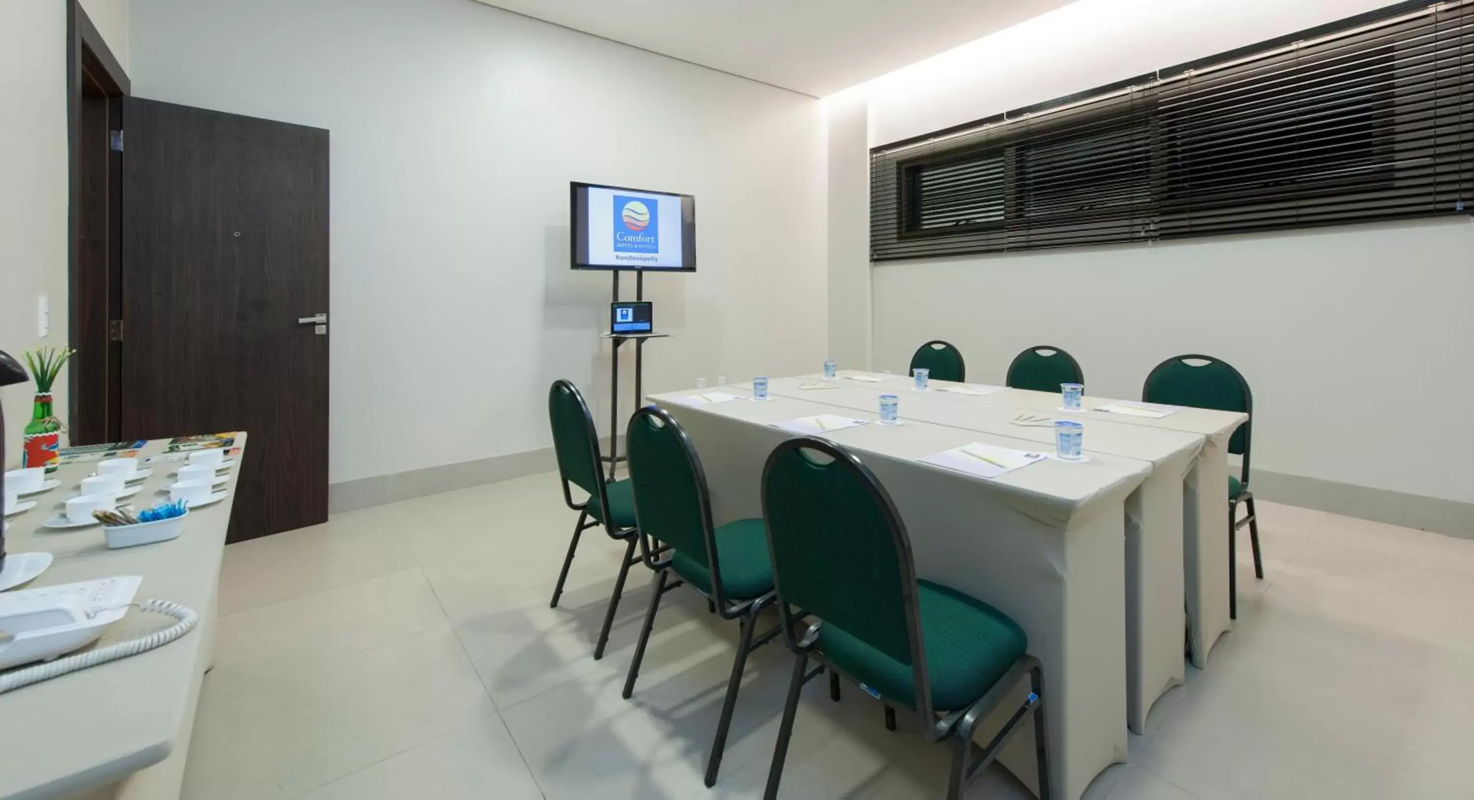 Meeting/conference room, Business Area/Conference Room in Comfort Hotel & Suítes Rondonópolis