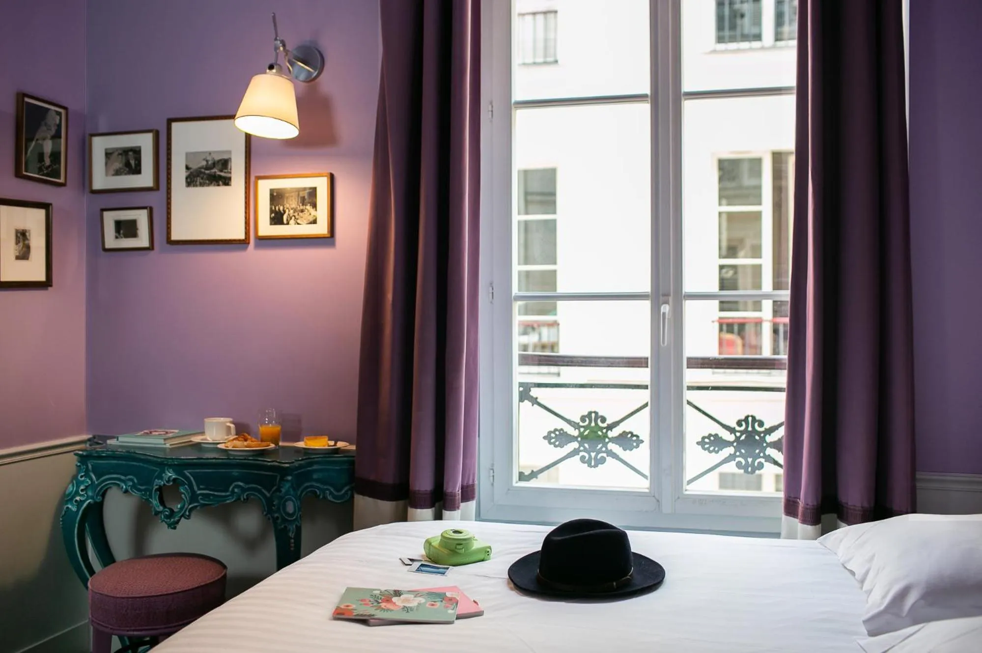 Photo of the whole room, Bed in Hôtel Crayon