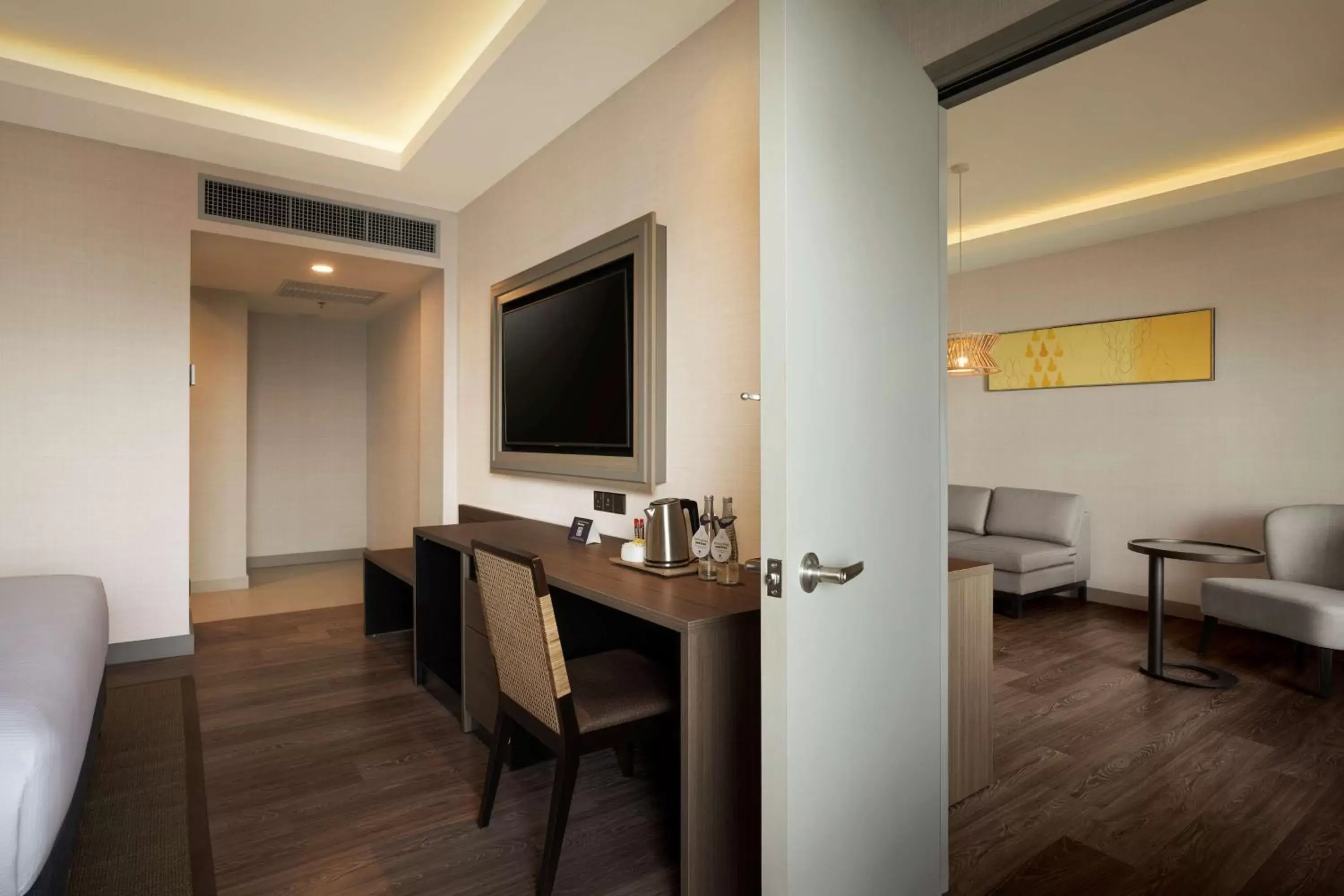 Bedroom, TV/Entertainment Center in DoubleTree by Hilton Damai Laut