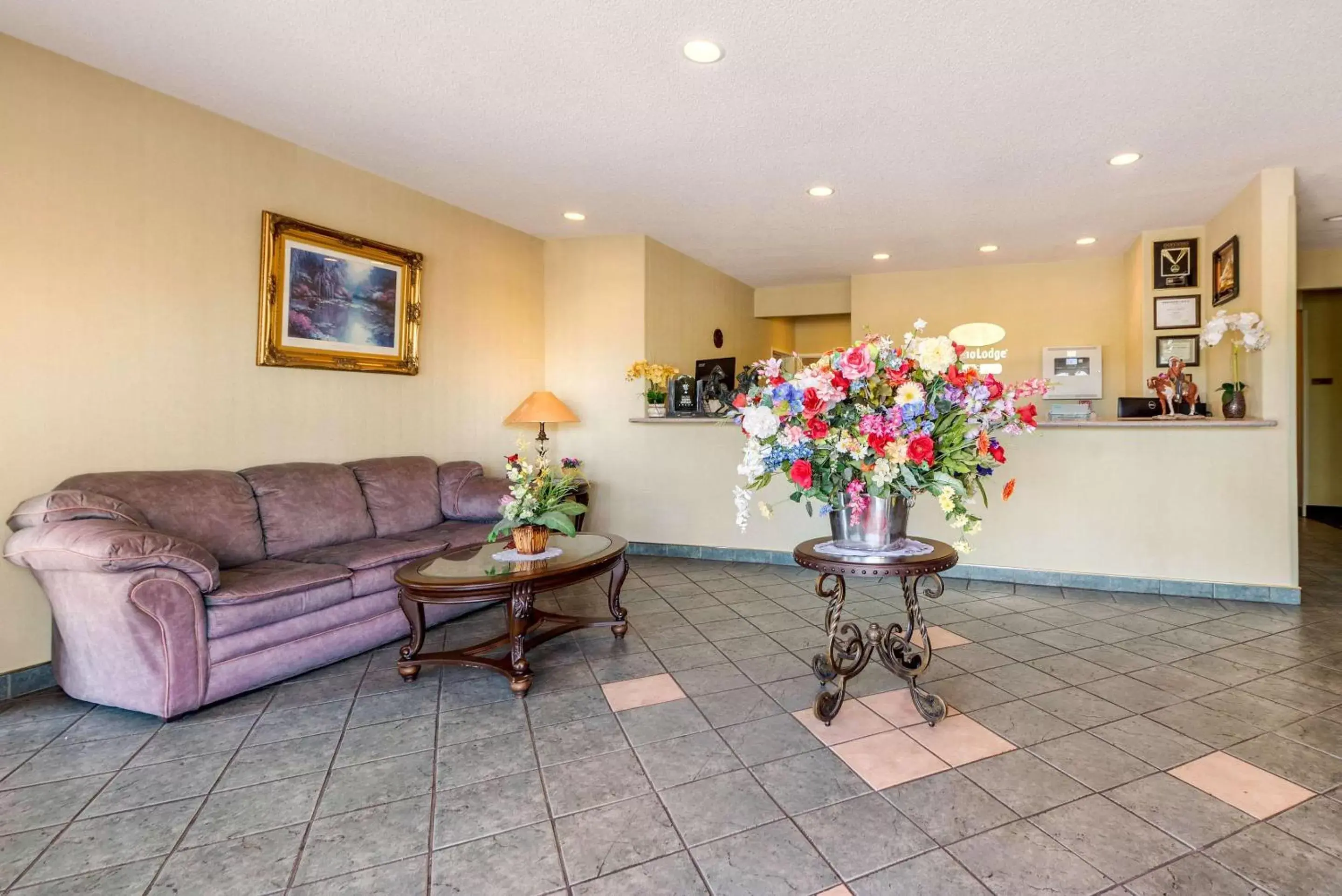 Lobby or reception, Seating Area in Econo Lodge Airport/Colorado Springs