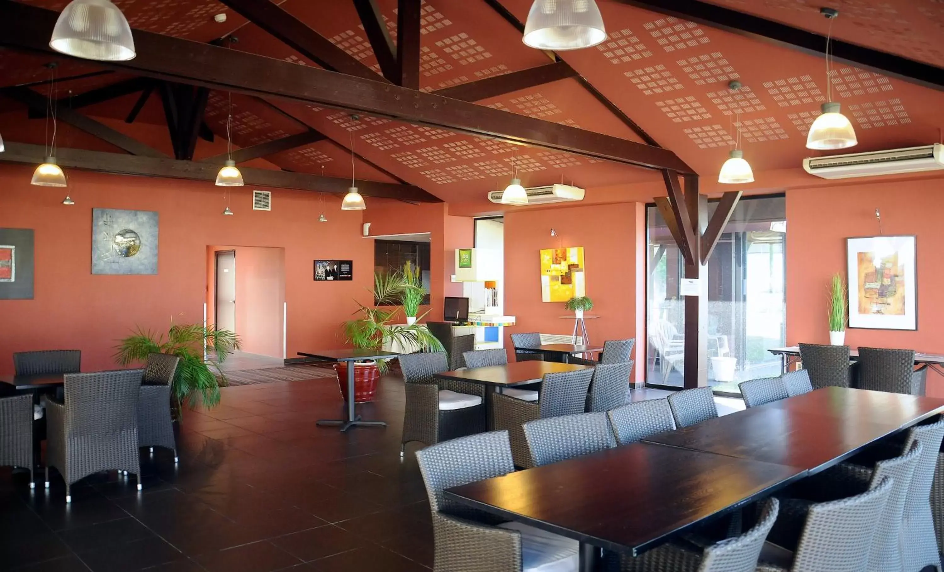 Communal lounge/ TV room, Restaurant/Places to Eat in ibis Styles Segre