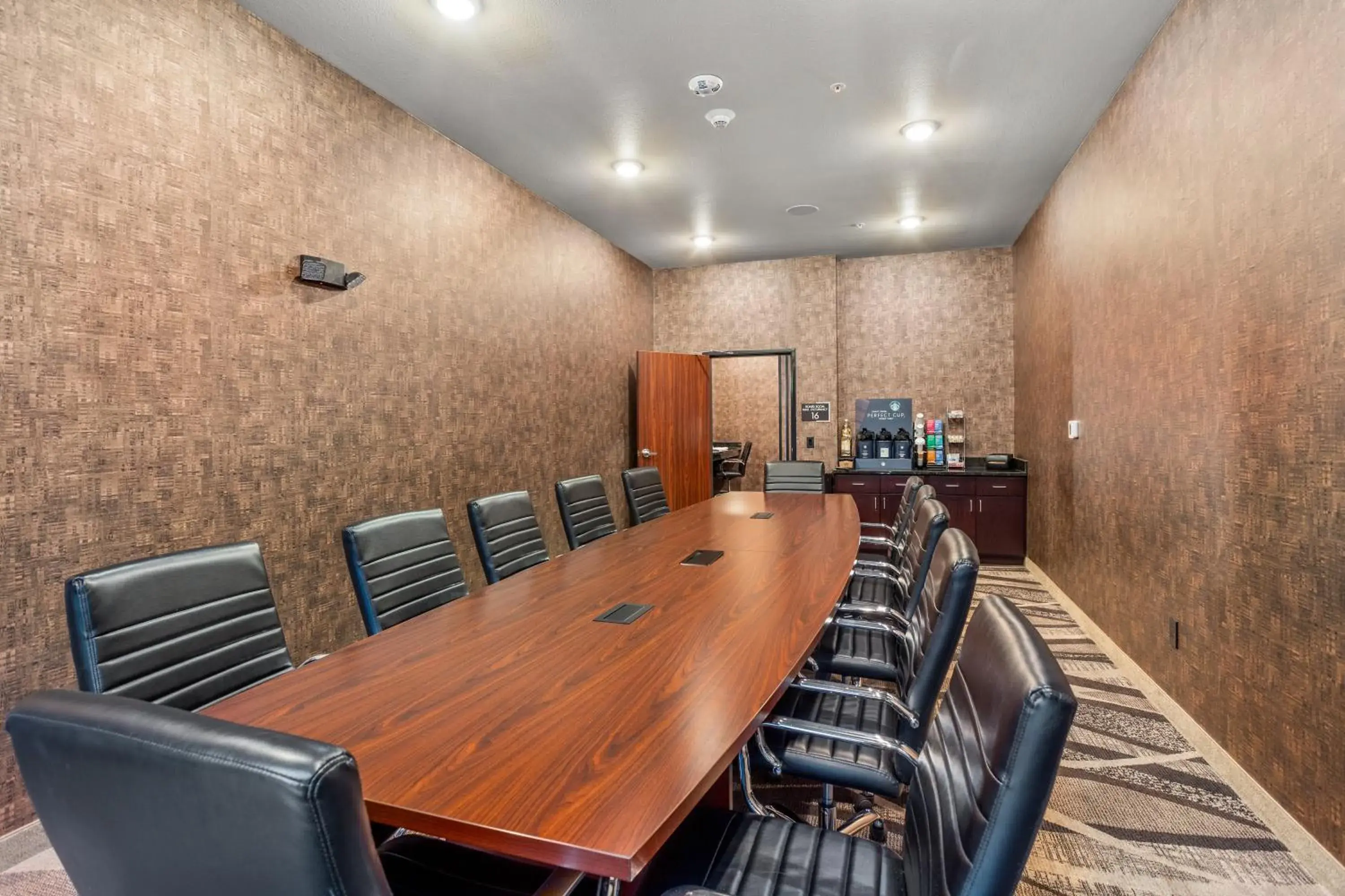 Meeting/conference room in Cobblestone Hotel & Suites - De Pere