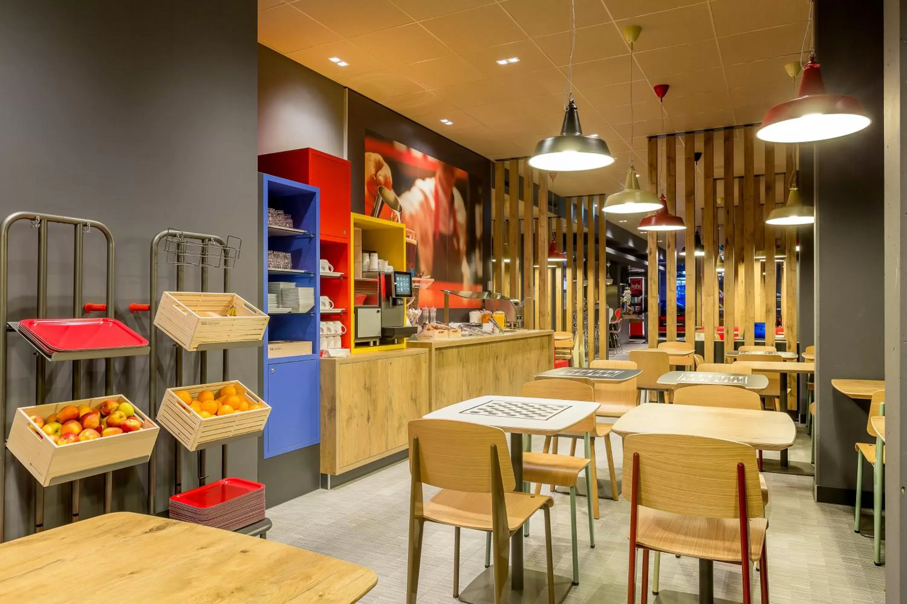 Restaurant/places to eat in ibis Geneve Centre Lac