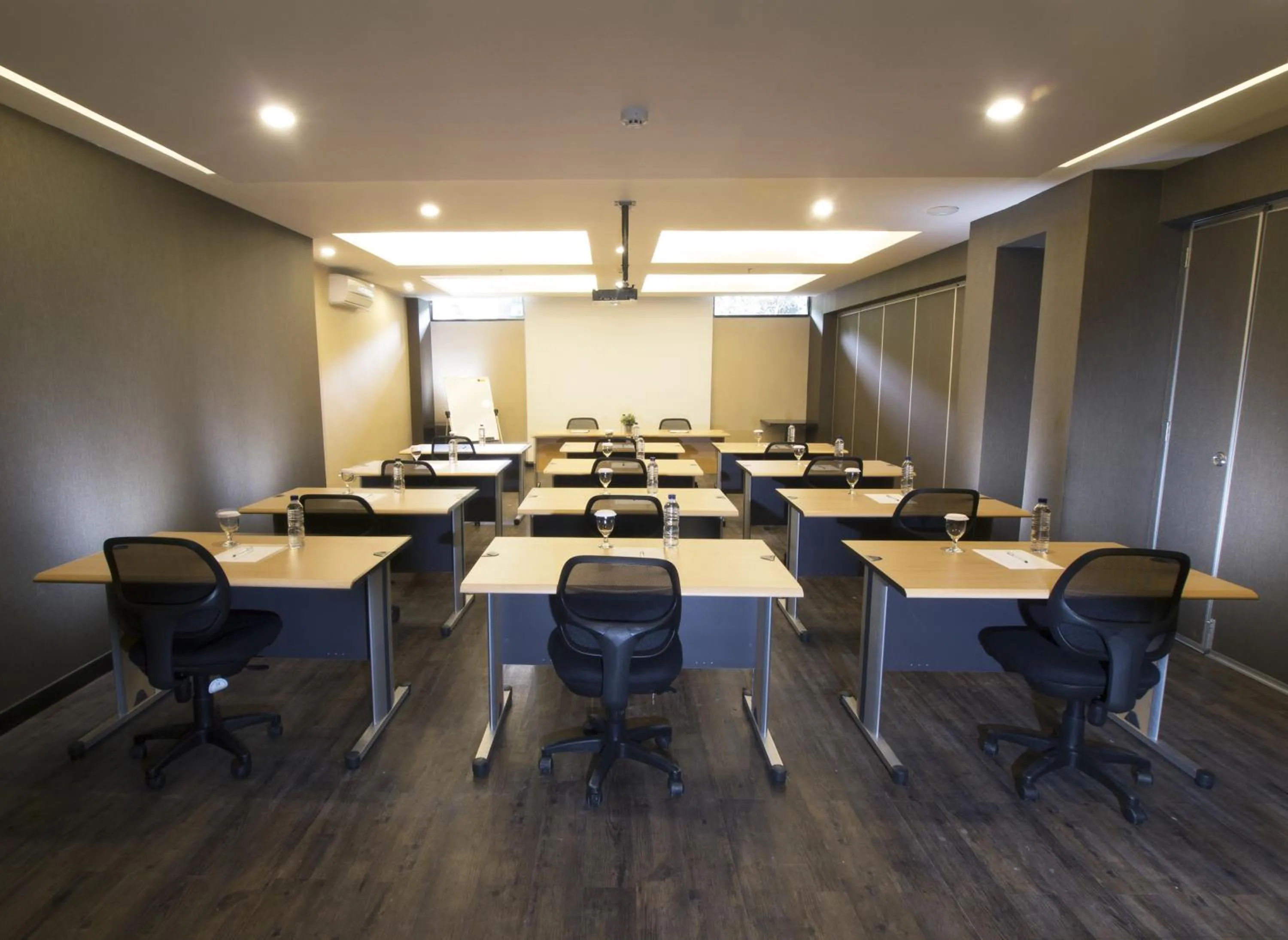 Business facilities in Kalya Hotel Bandung Dago