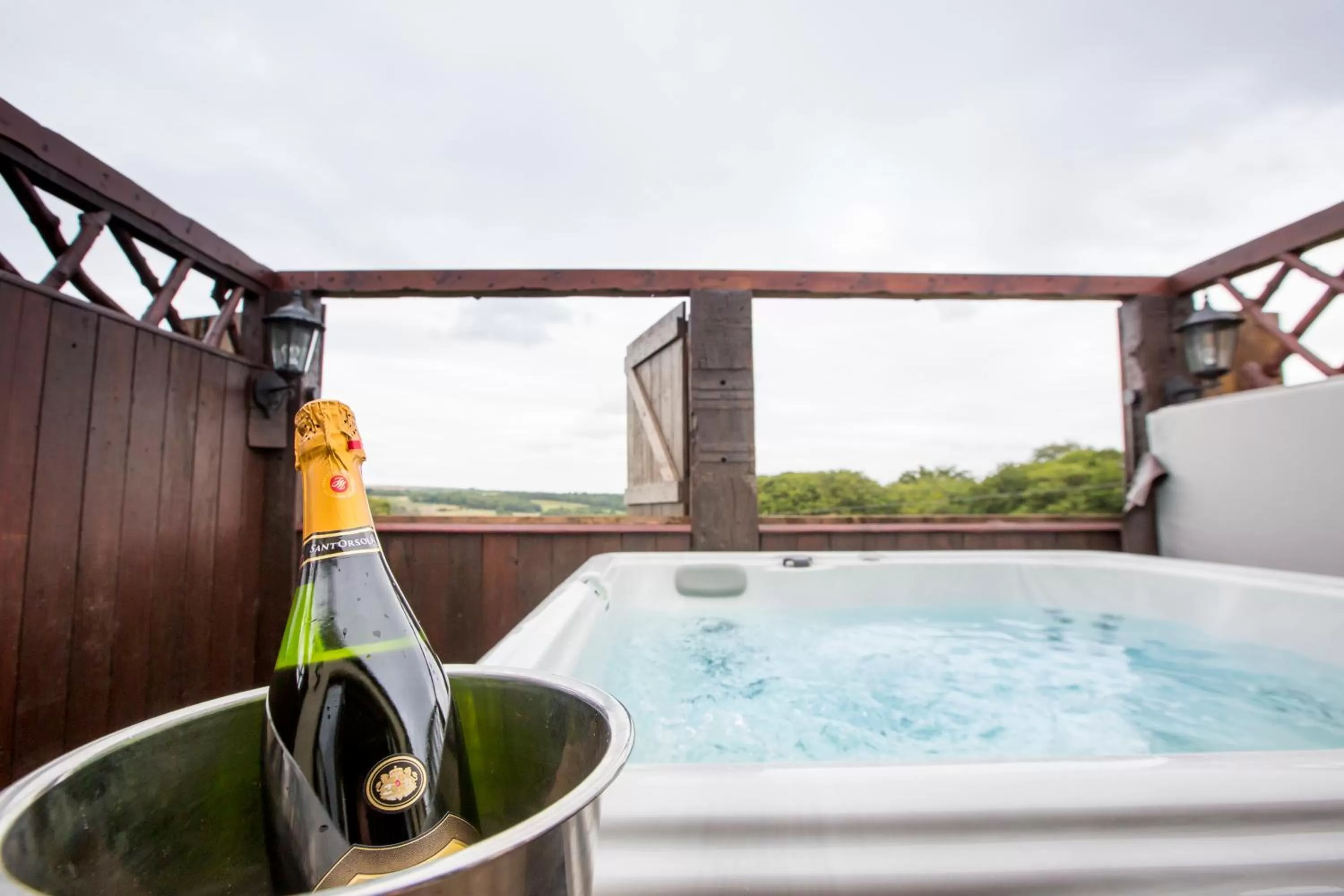 Hot Tub in South Causey Inn