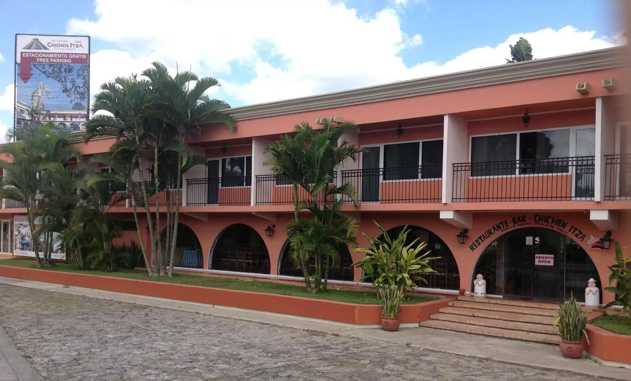 Facade/entrance, Property Building in Hotel Chichen Itza