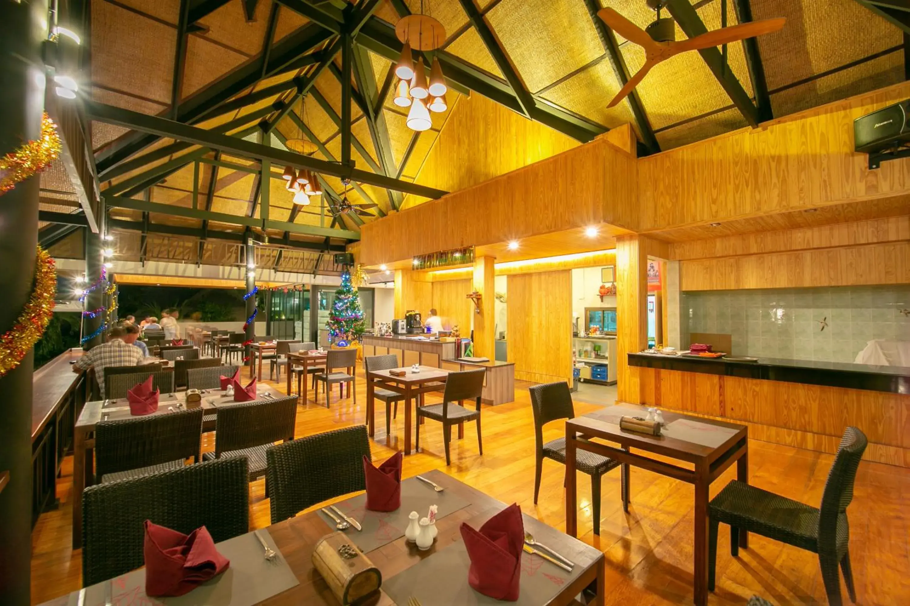 Restaurant/Places to Eat in Coral Cliff Beach Resort Samui - SHA Plus