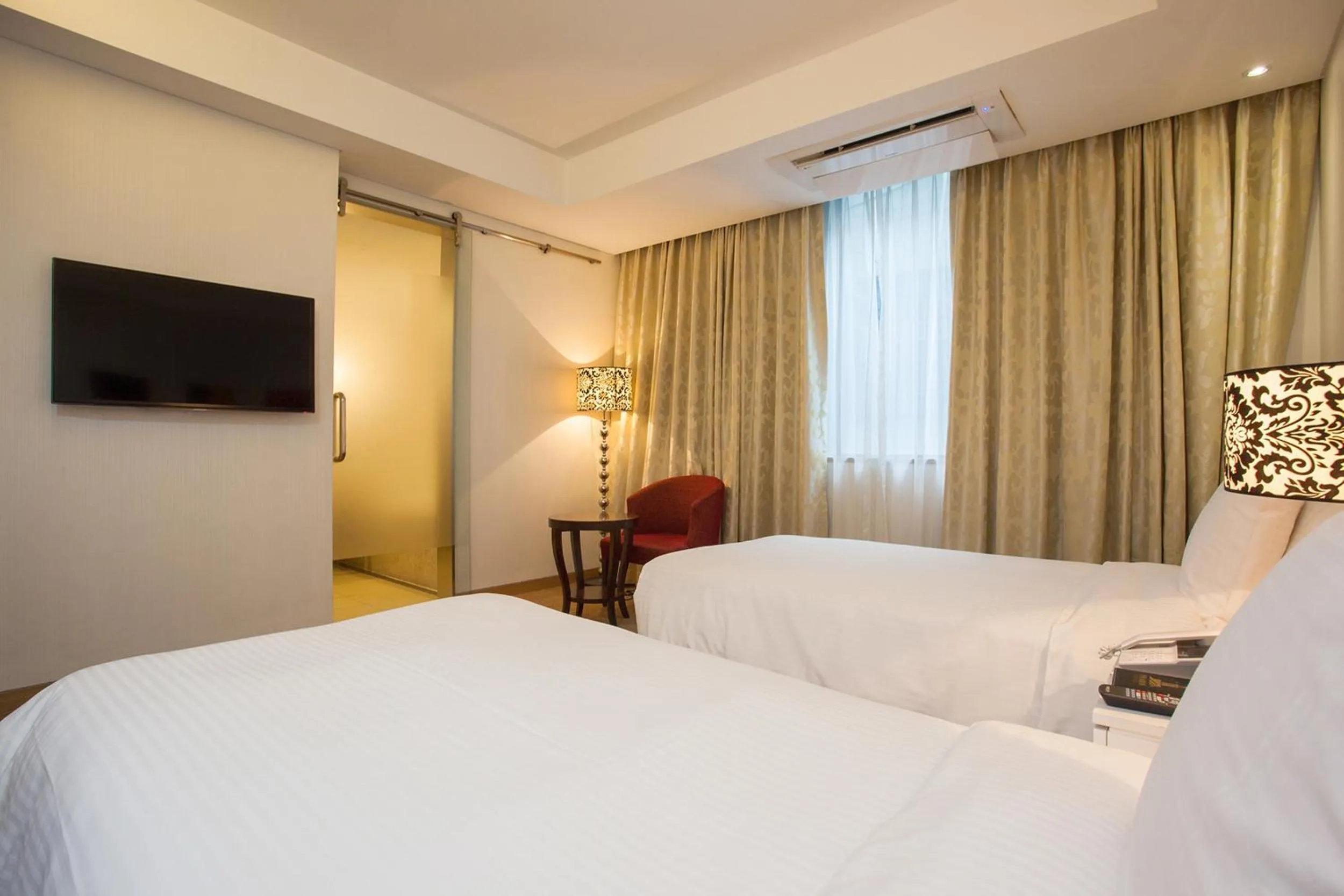 TV and multimedia, Bed in Hotel Pharos