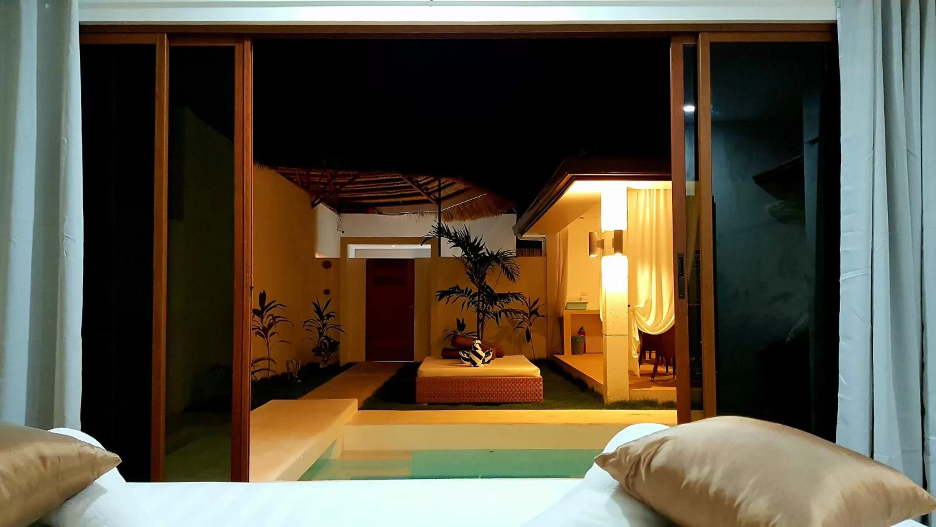 Patio, Bed in Montecarlo Villas Panglao