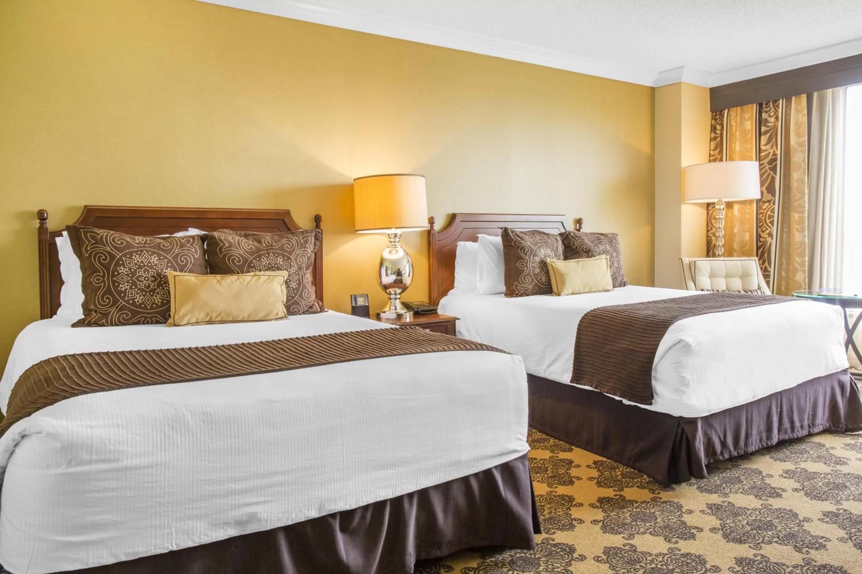 Bed in Omni Houston Hotel