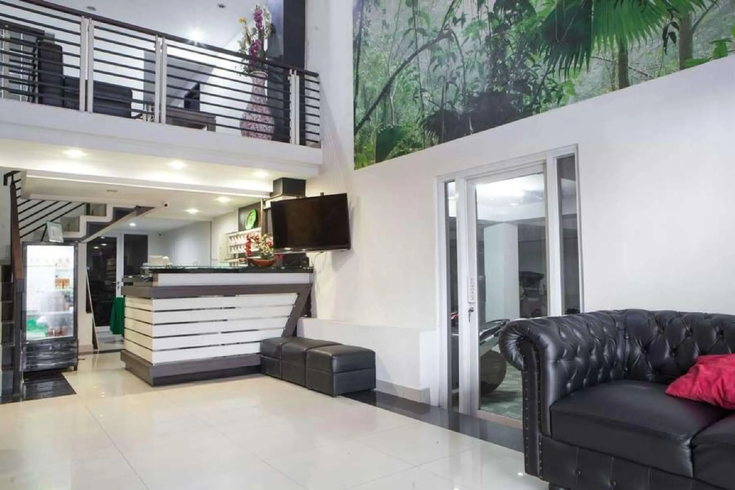 Lobby or reception in RedDoorz near Gedung Sate 2 Lobby or reception in RedDoorz near Gedung Sate 2