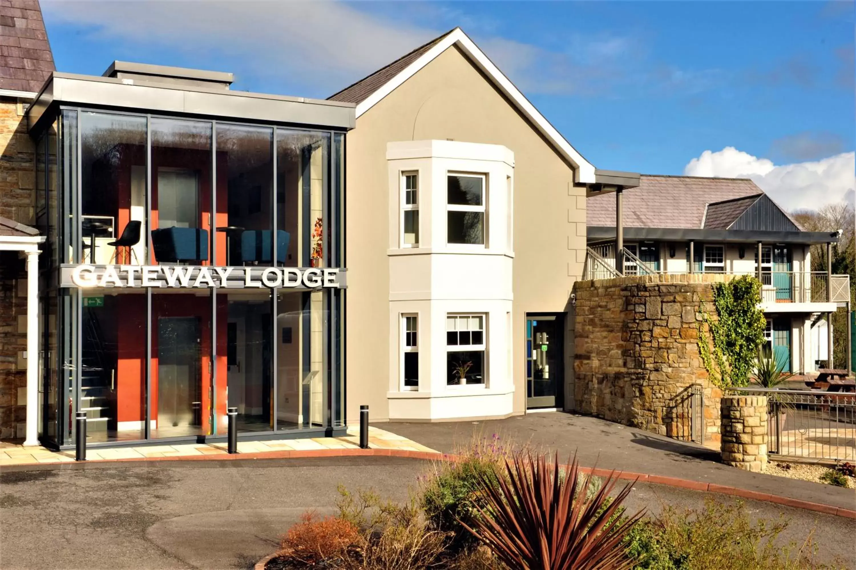 Facade/entrance, Property Building in The Gateway Lodge