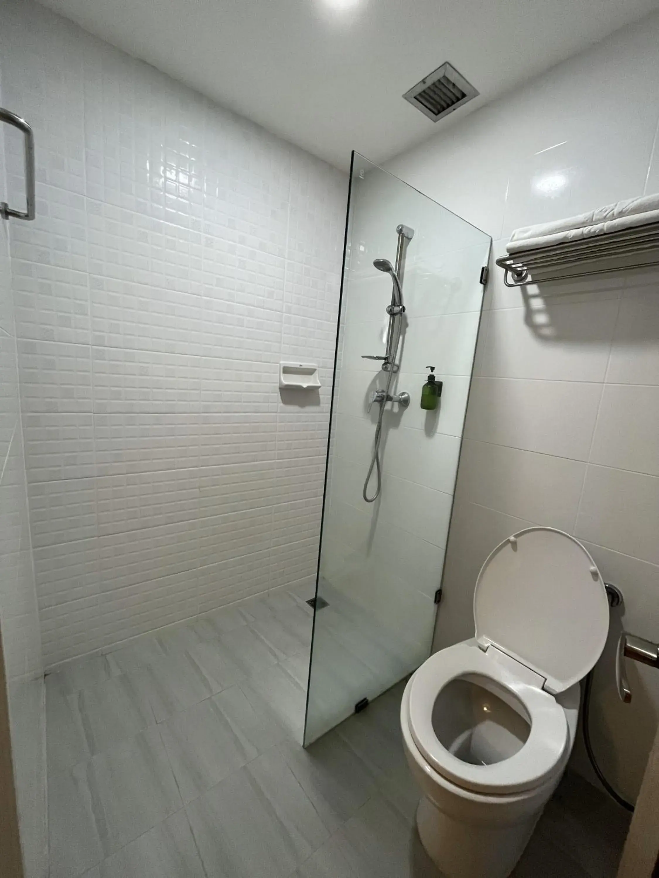 Bathroom in Dhevaraj Hotel