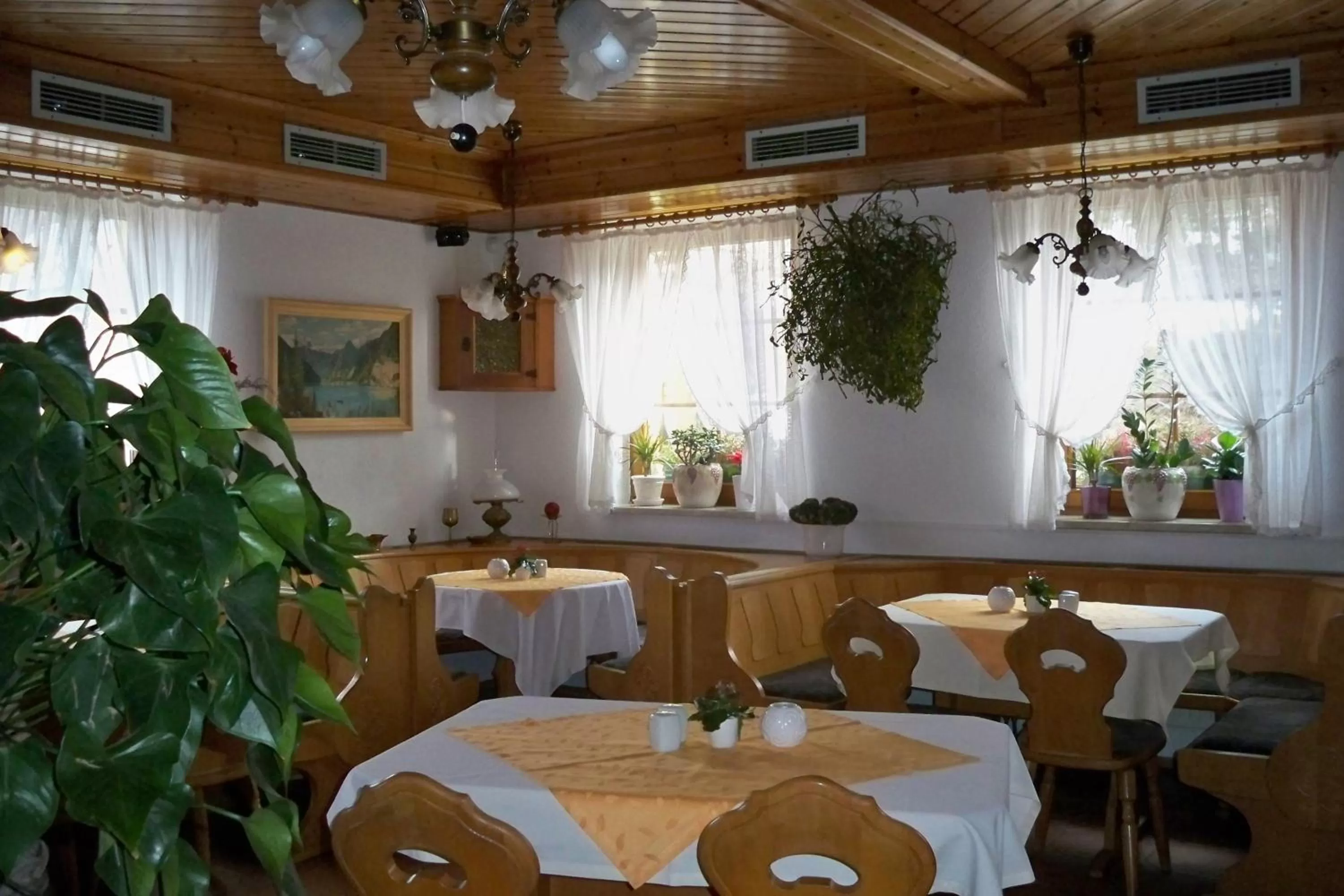 Restaurant/places to eat in Gasthof zum Döhlerwald