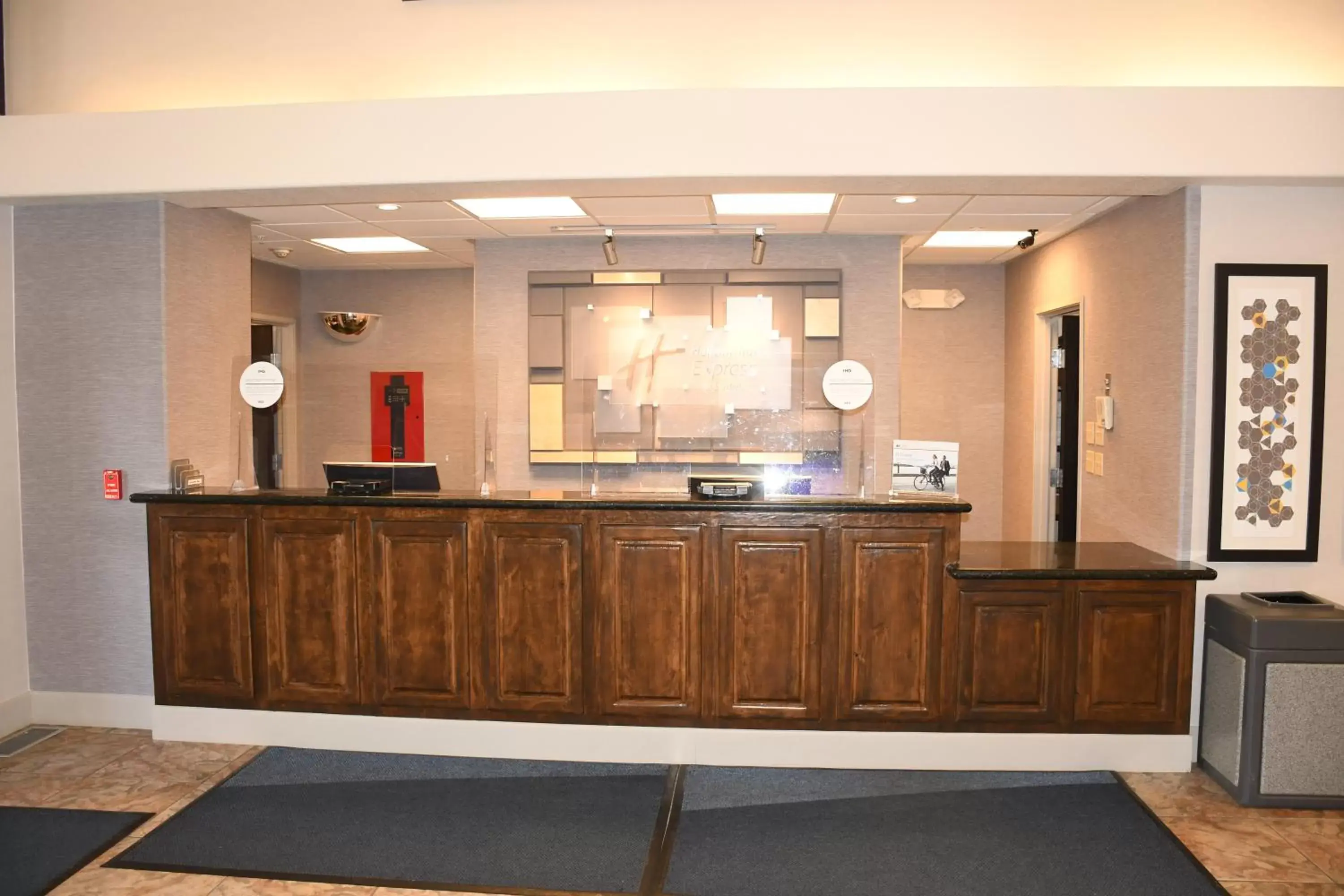 Lobby/Reception in Holiday Inn Express Hotel & Suites Evanston, an IHG Hotel