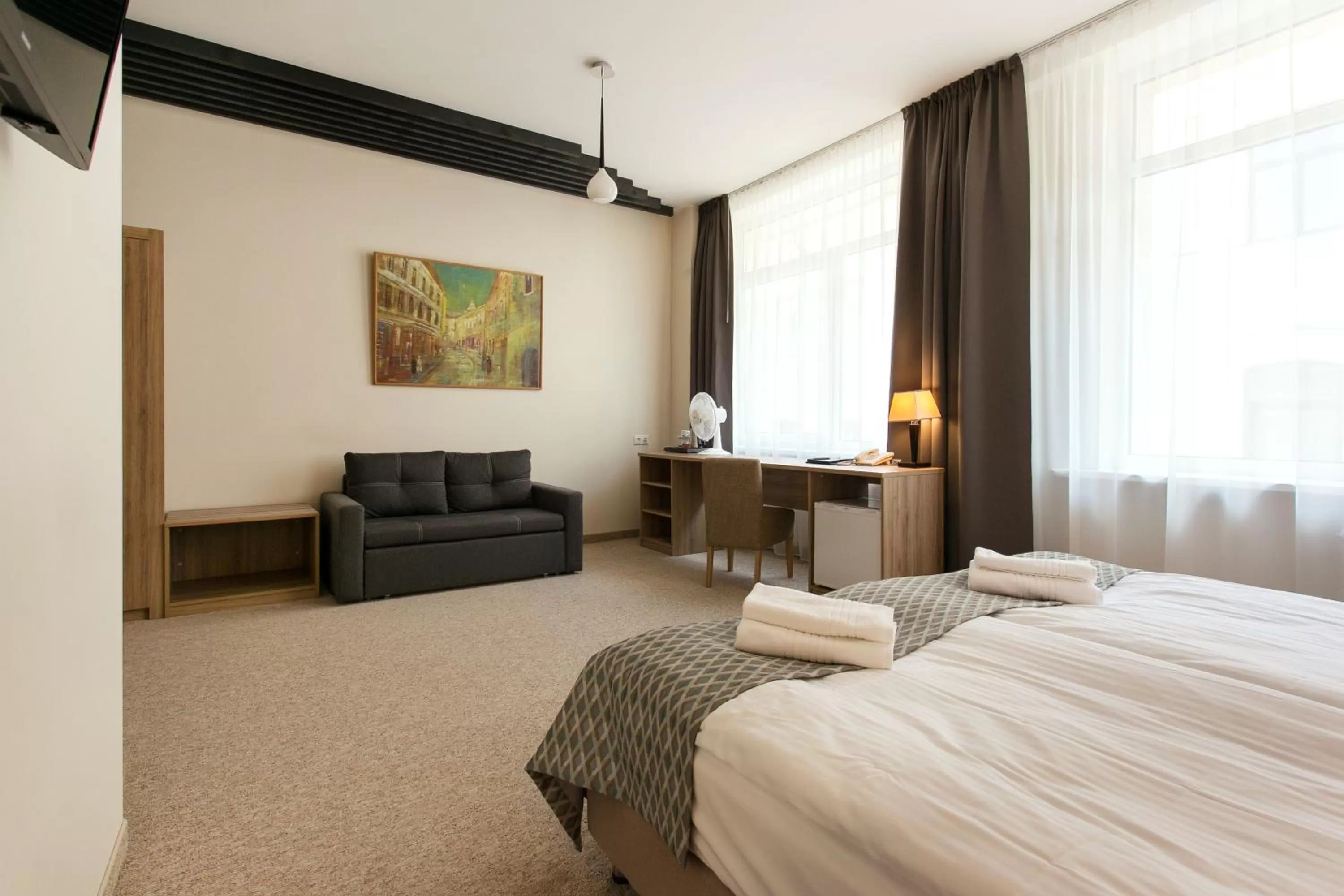 Photo of the whole room, Bed in Old Town Trio