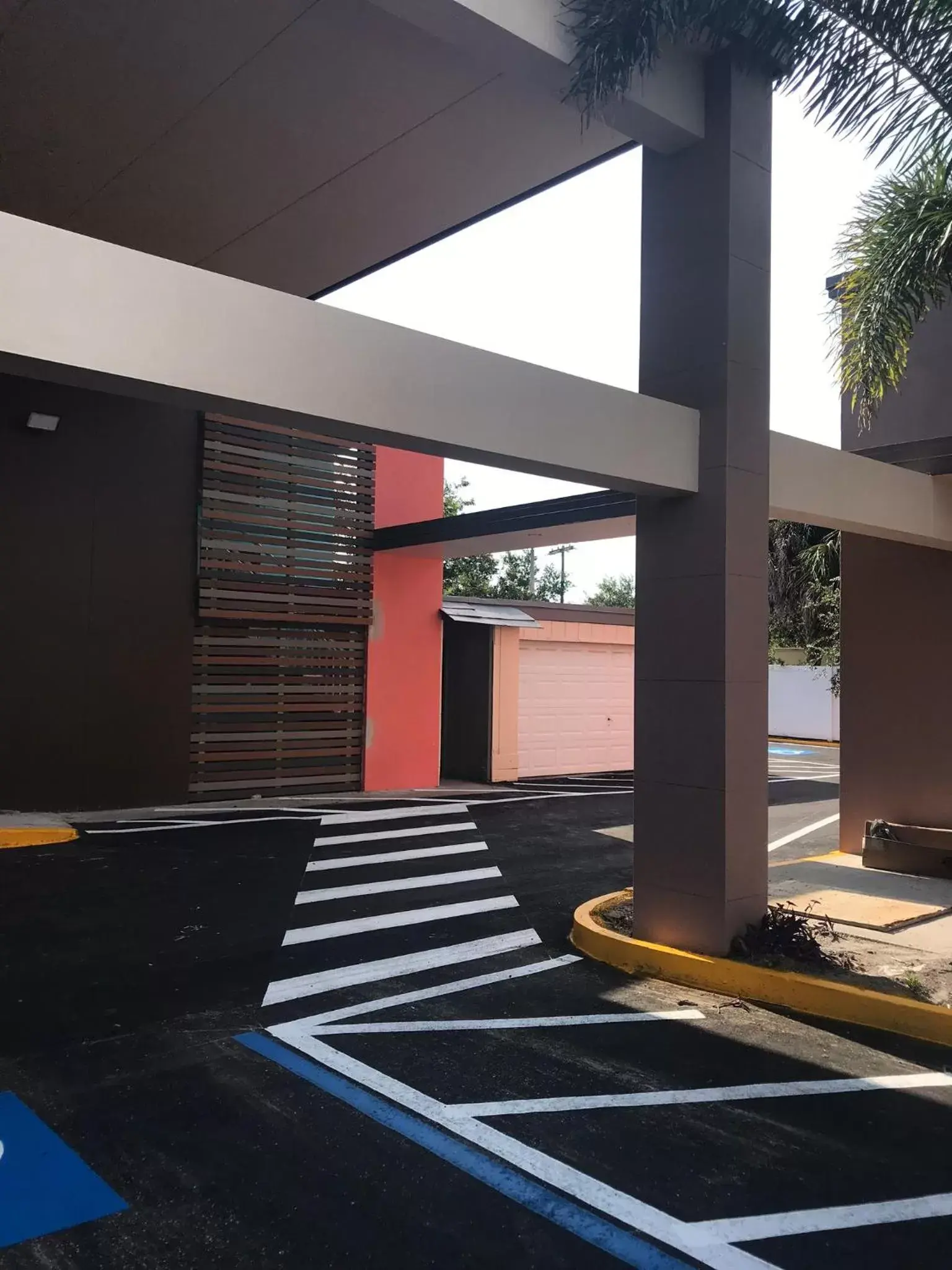 Facade/entrance in Tropical Inn & Suites, downtown clearwater