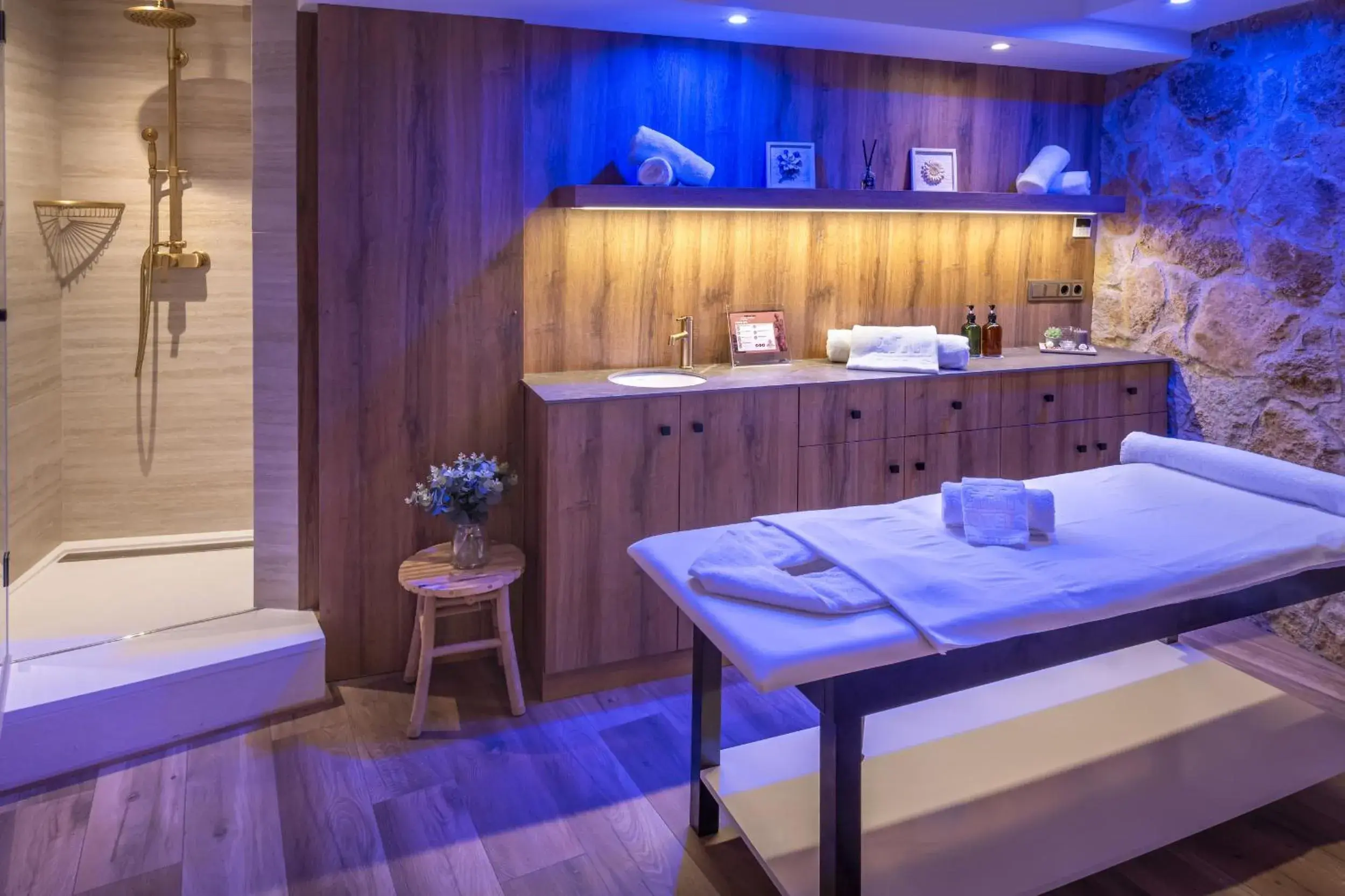 Massage, Bed in Hotel GHT Neptuno-Tossa & Venus SPA Massage, Bed in Hotel GHT Neptuno-Tossa & Venus SPA