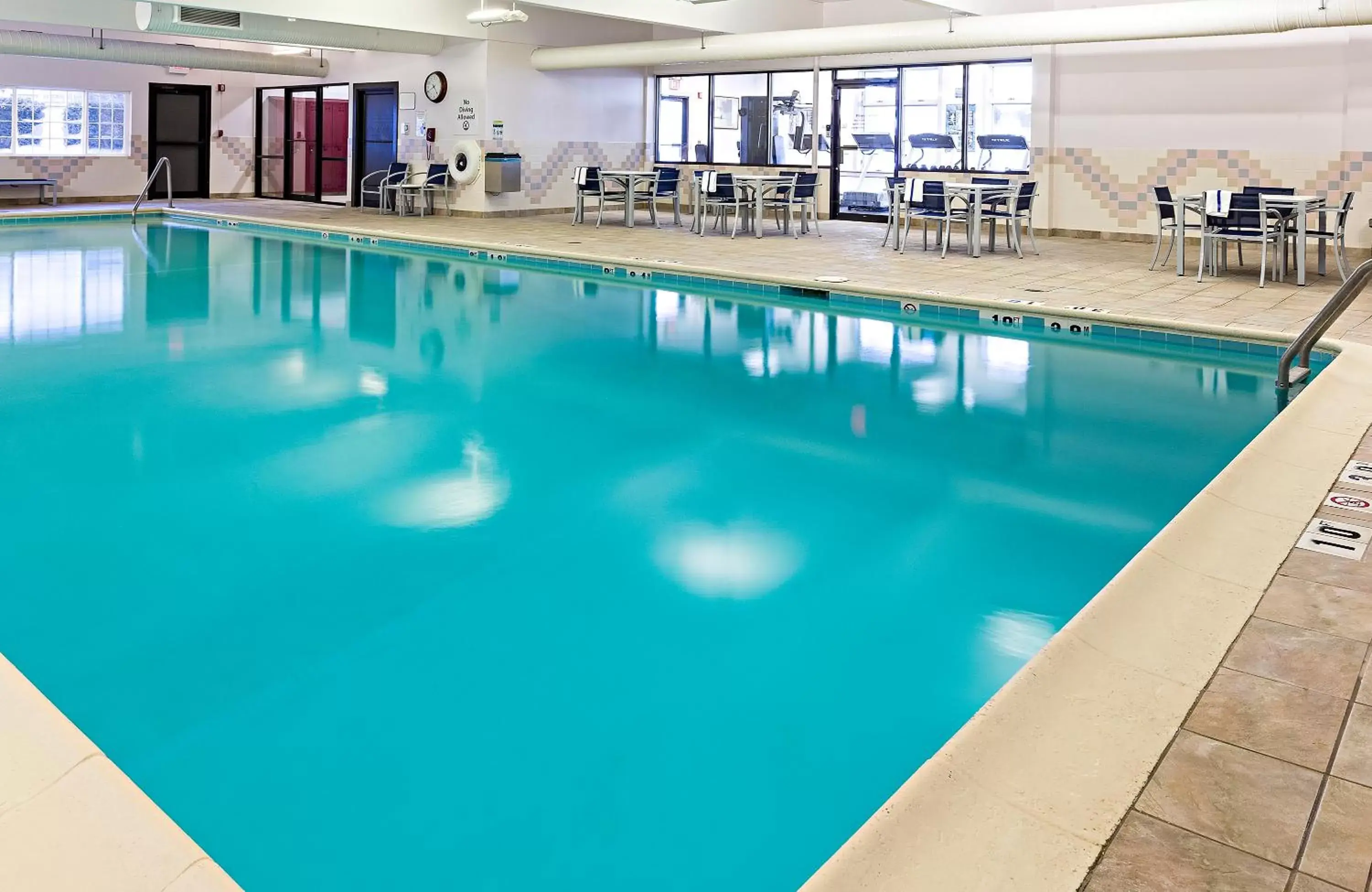 Swimming Pool in Best Western Springfield Hotel