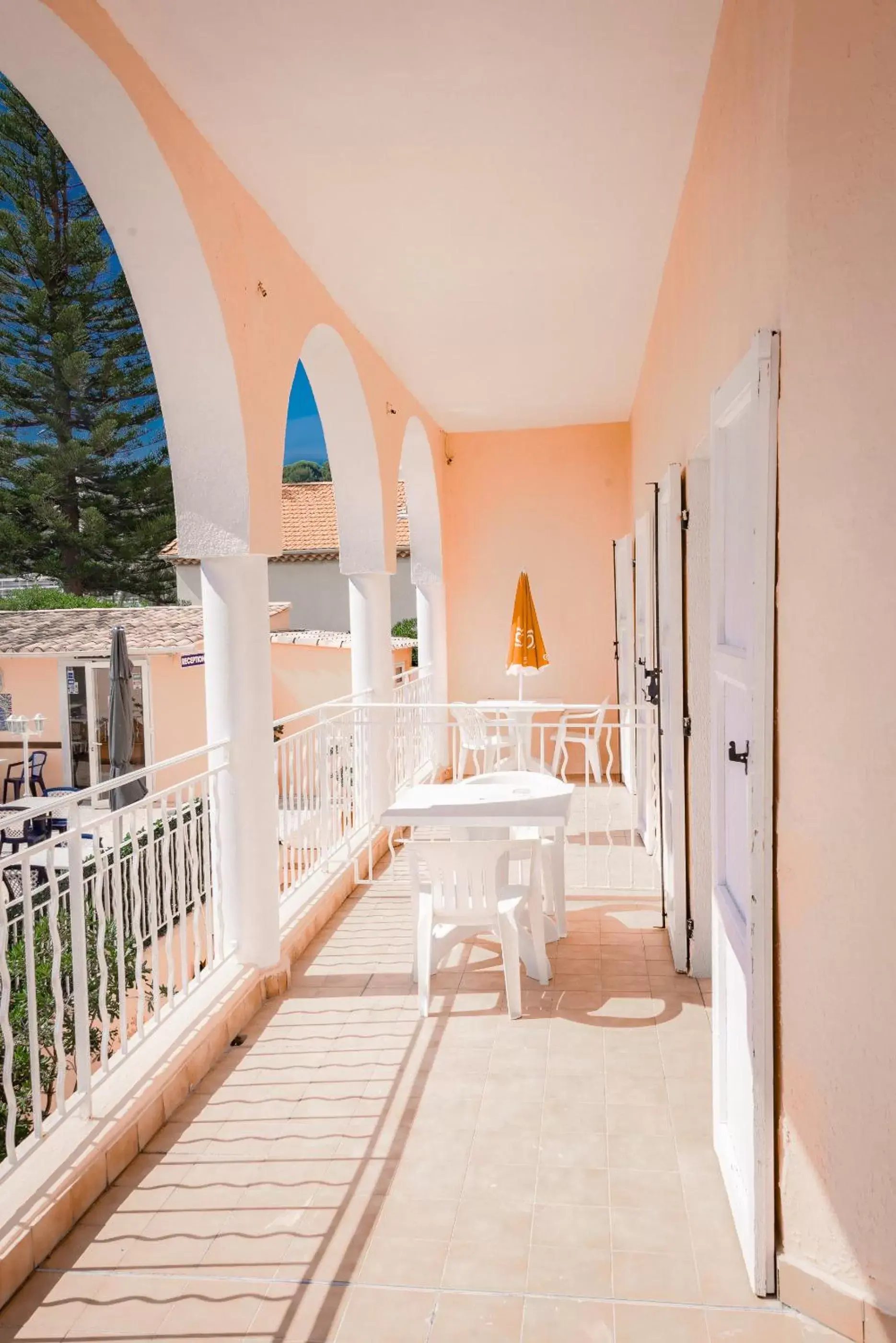 Balcony/Terrace in Hotel et Appartements Reine D'Azur