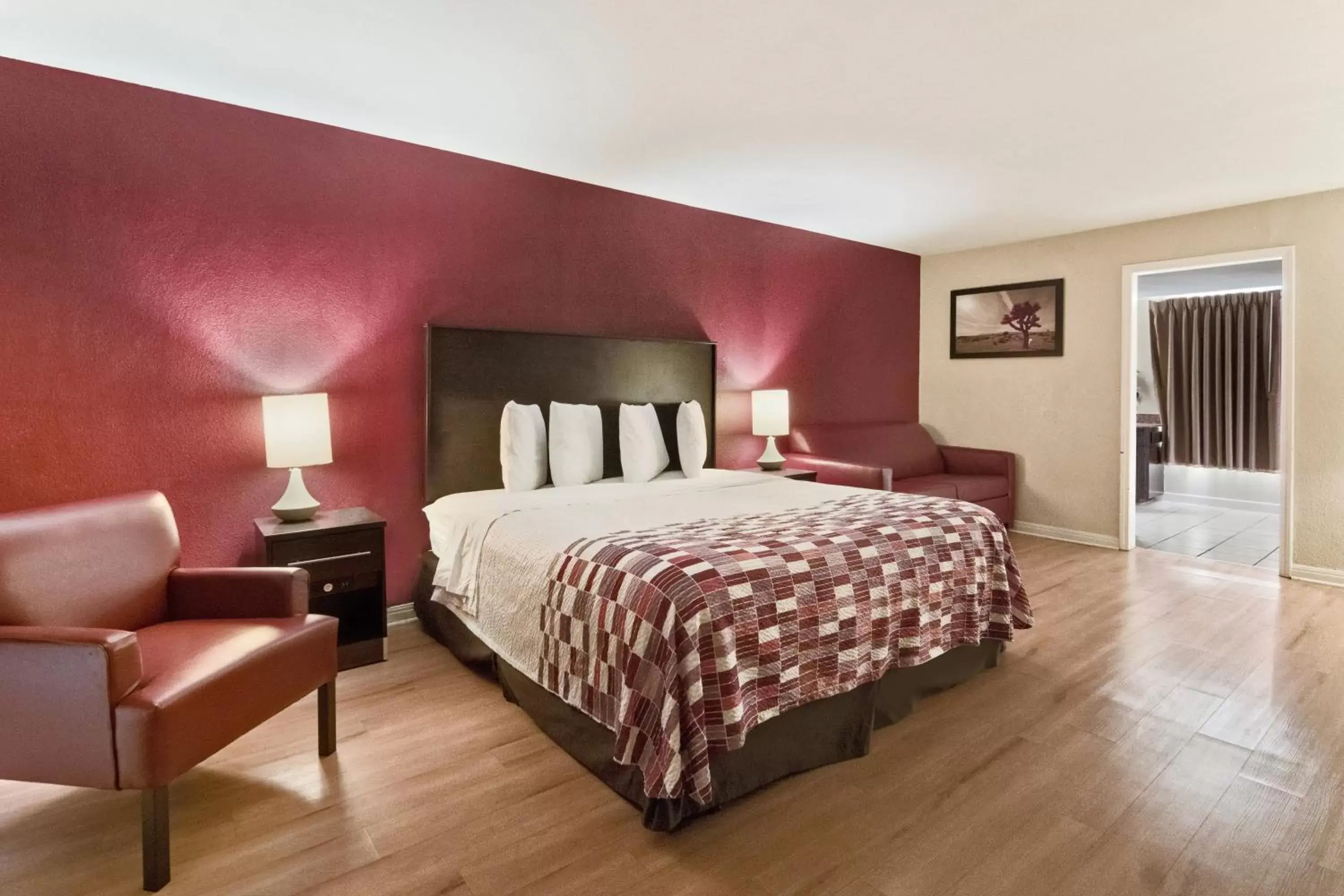 Bedroom, Bed in Red Roof Inn Waco