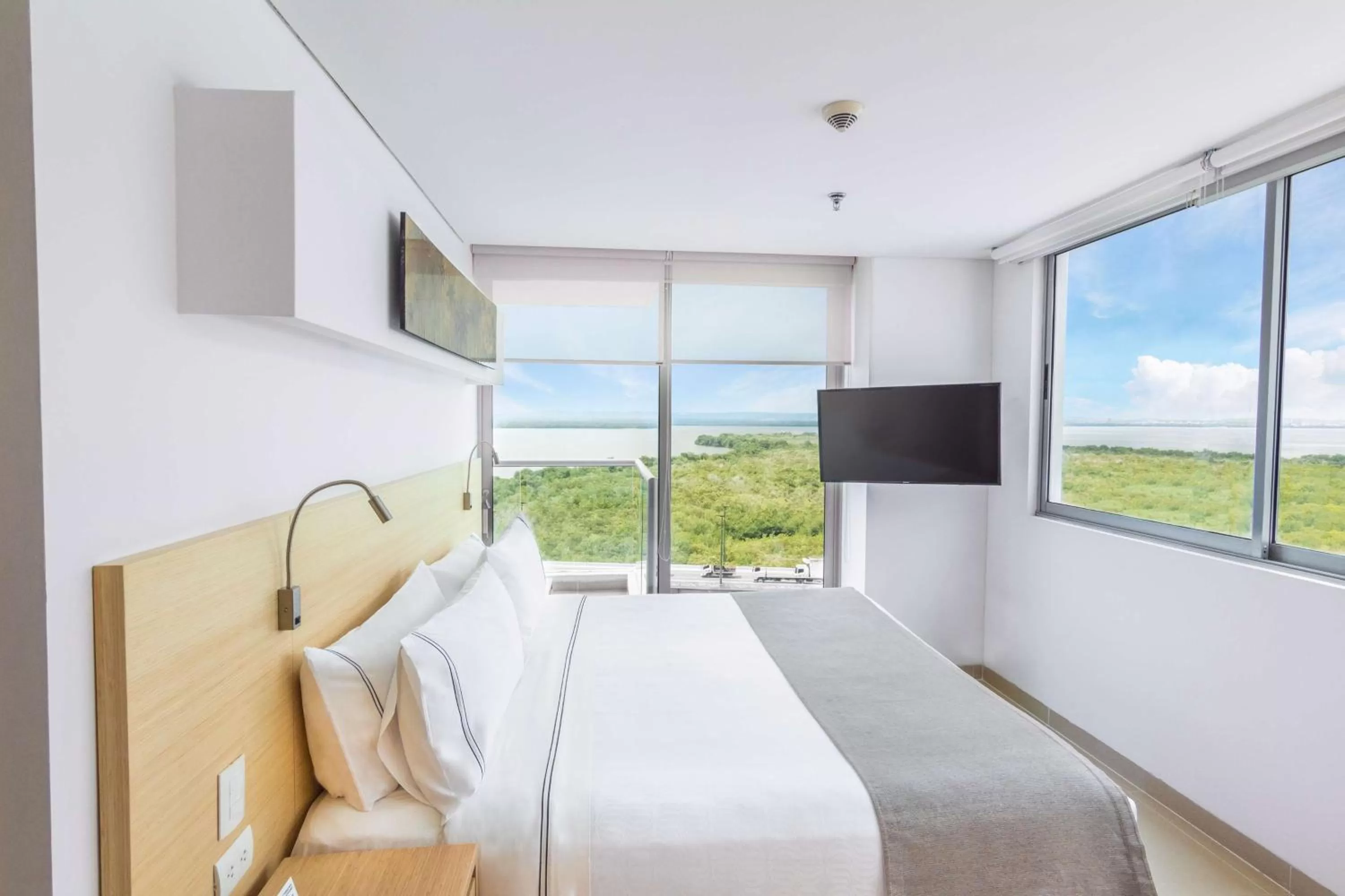 Photo of the whole room, Bed in Sonesta Hotel Cartagena