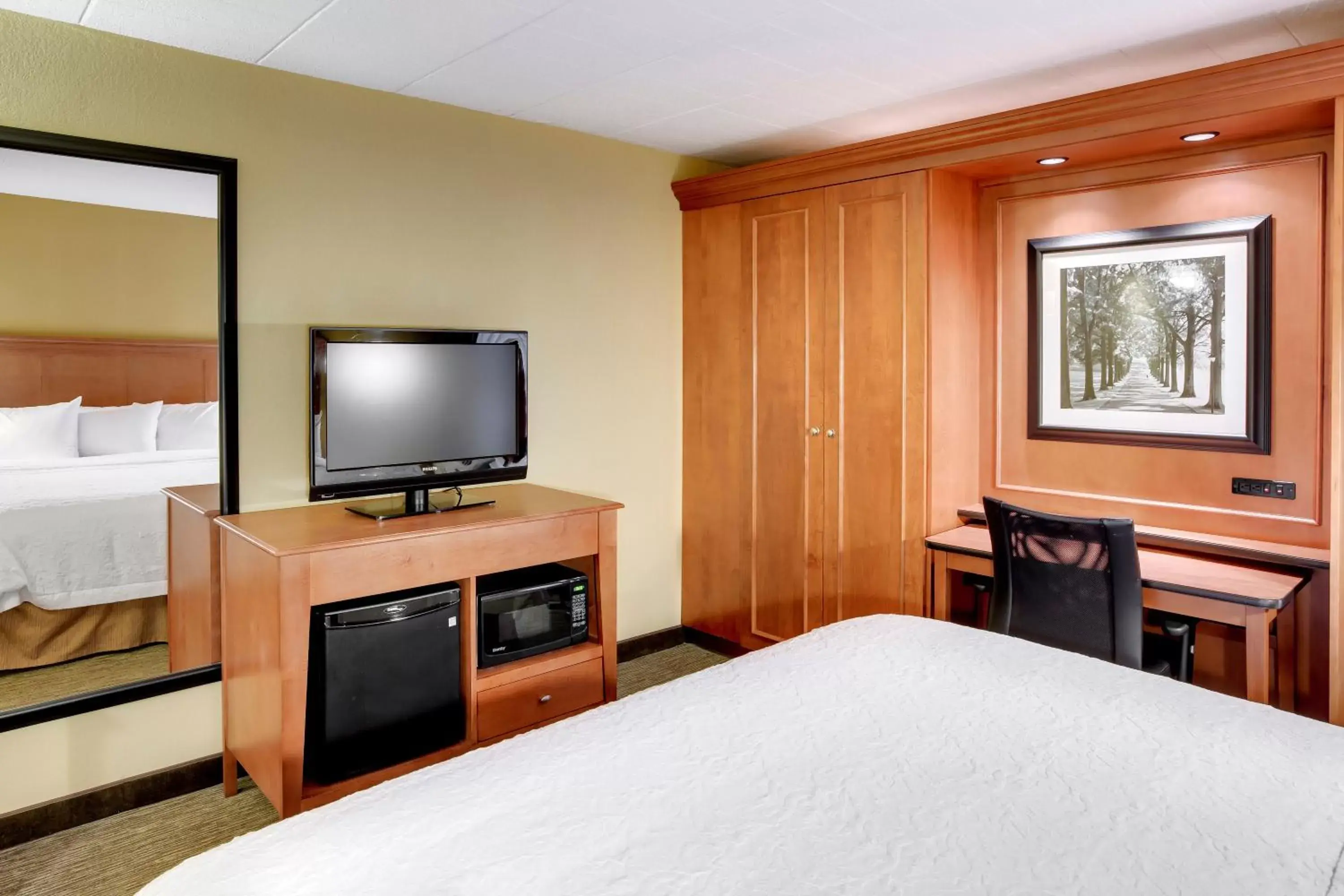 Bedroom, TV/Entertainment Center in Wingate by Wyndham Cranberry