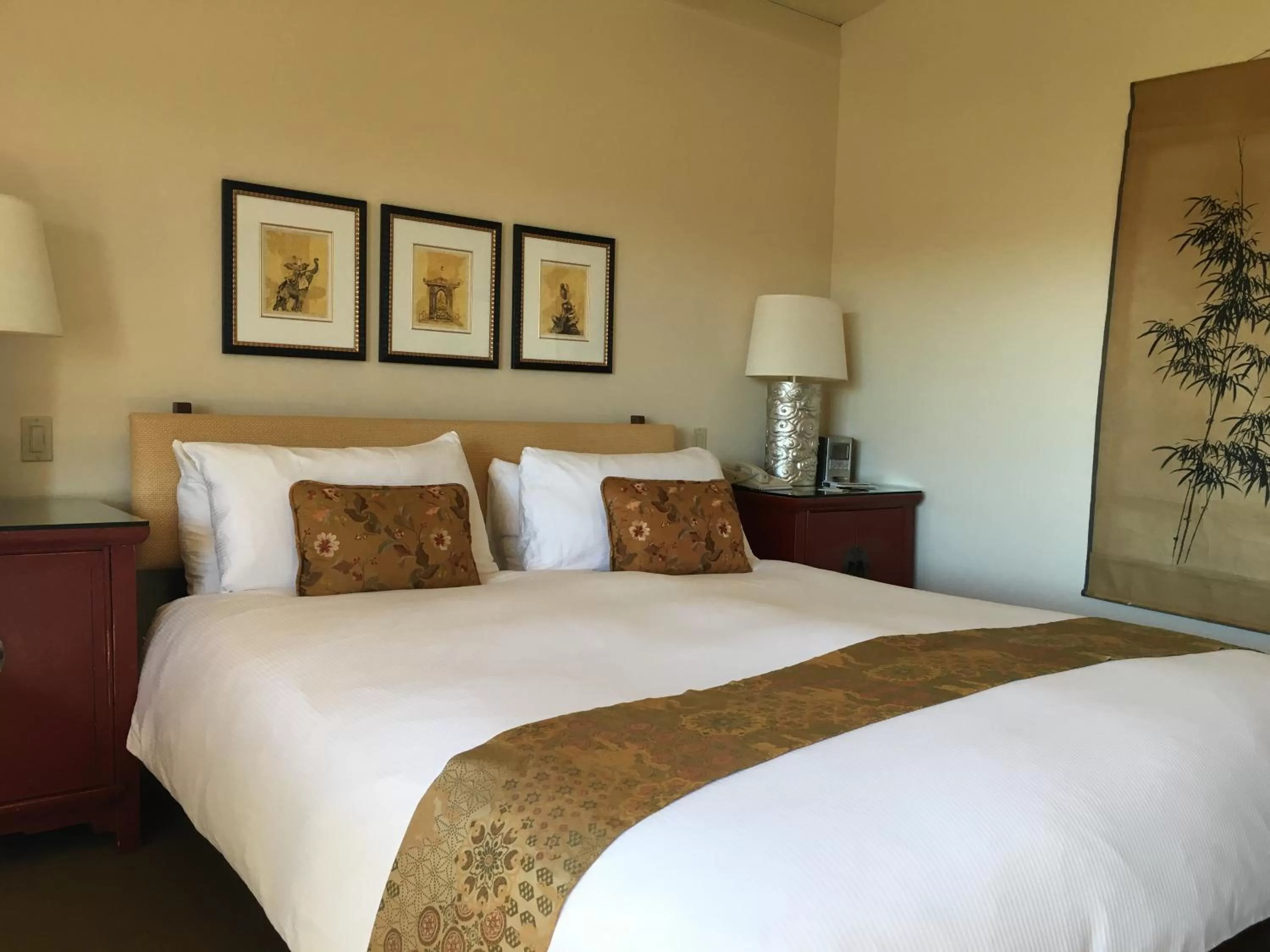 Bed in Tradewinds Carmel