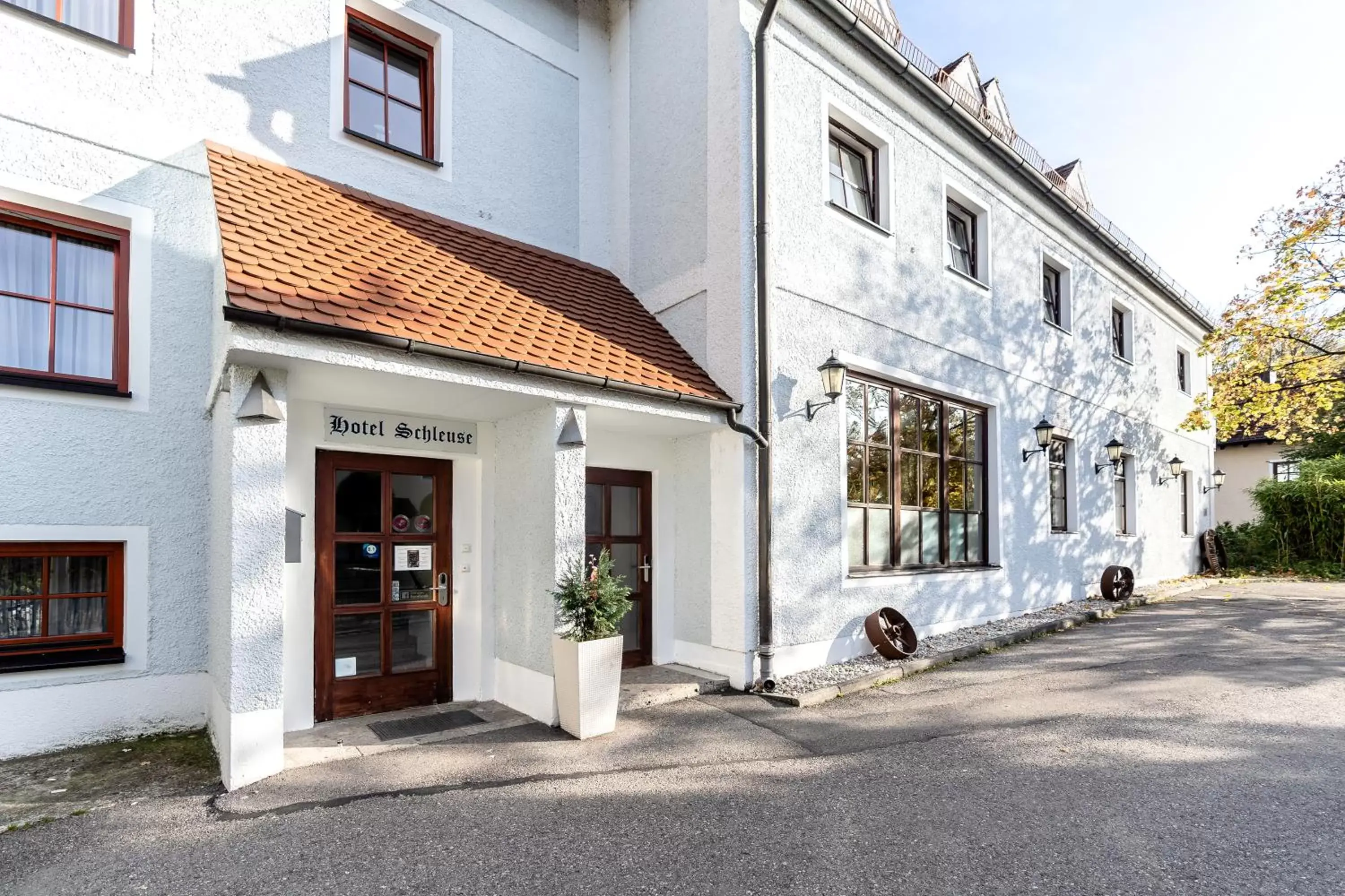 Facade/entrance, Property Building in Hotel Schleuse