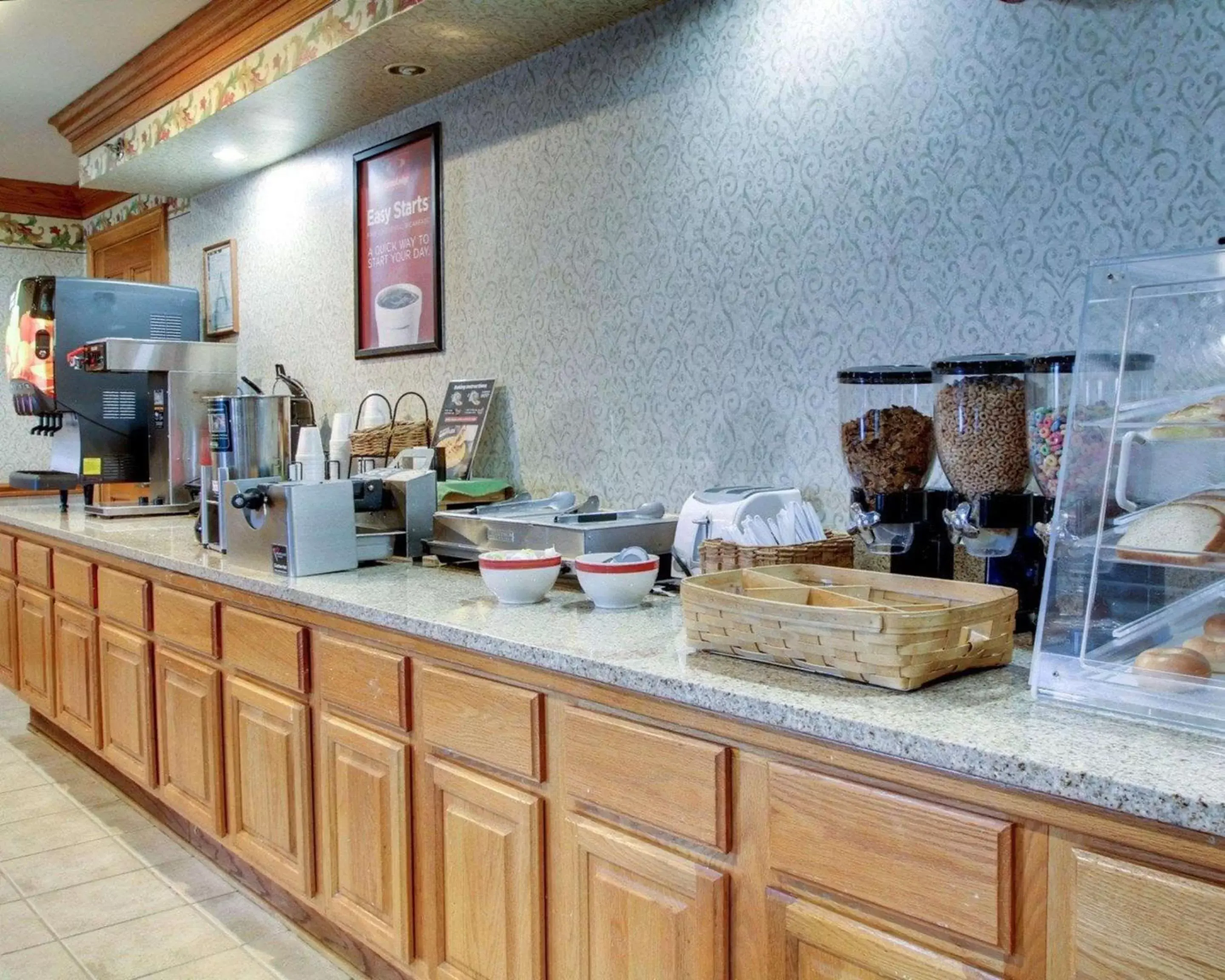 Restaurant/Places to Eat in Econo Lodge Inn & Suites Flowood
