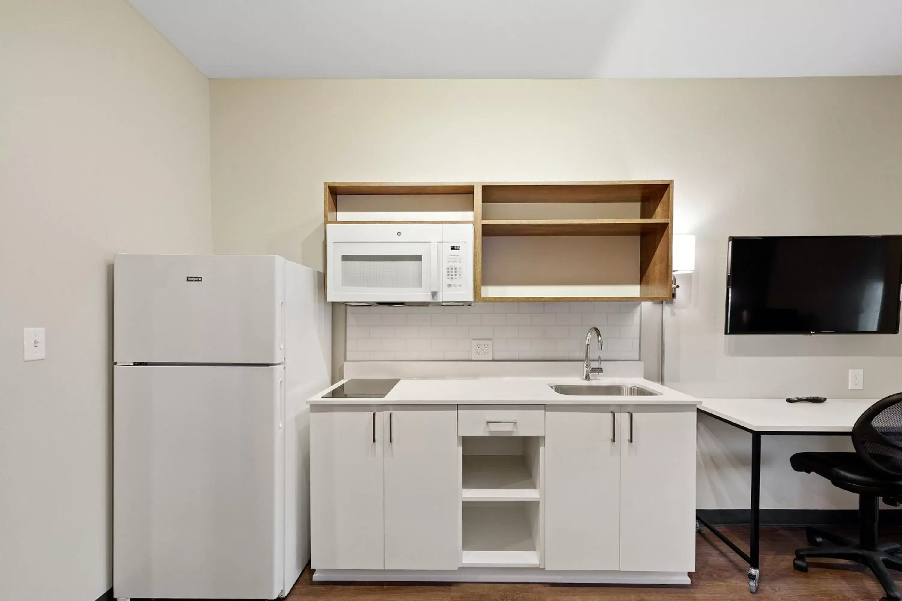 Kitchen or kitchenette, Kitchen/Kitchenette in Extended Stay America Premier Suites - Tampa - Fairgrounds - Casino